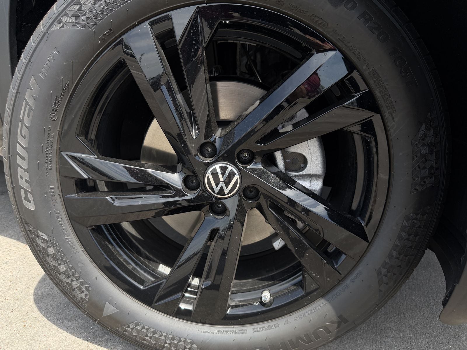 2026 Volkswagen Atlas Cross Sport 2.0T SEL R-Line Black