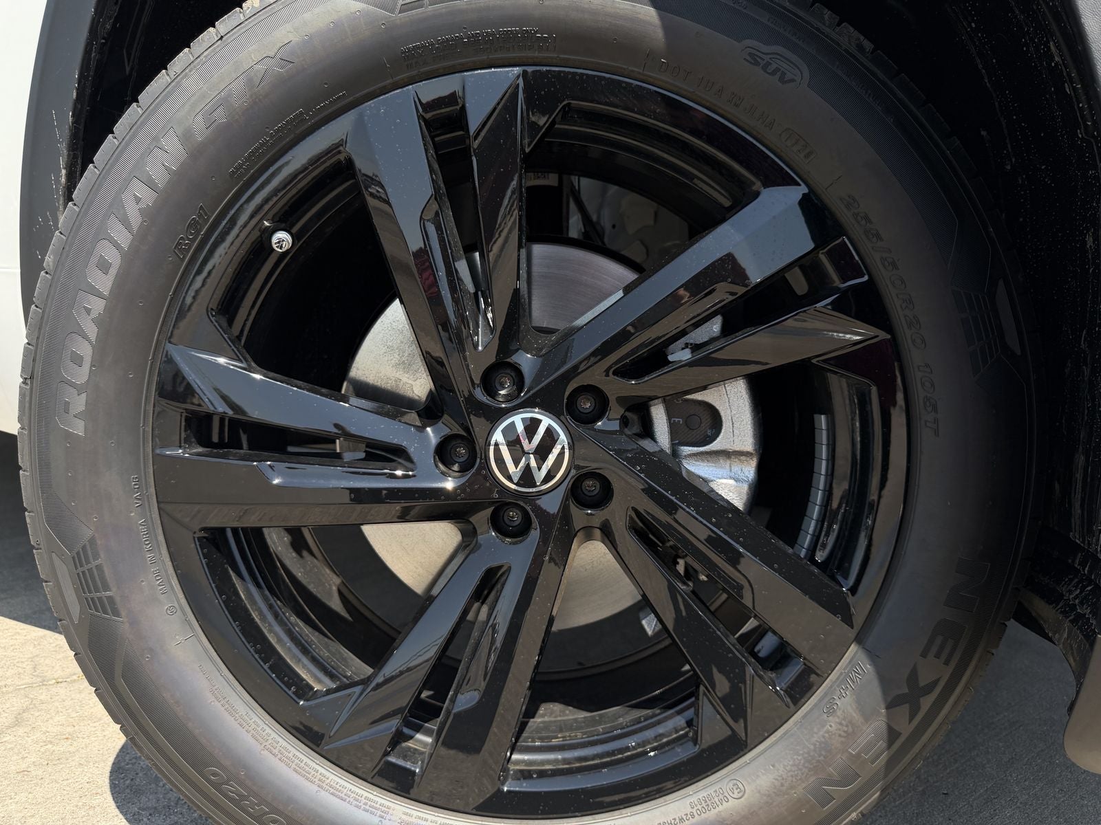 2026 Volkswagen Atlas Cross Sport 2.0T SEL R-Line Black
