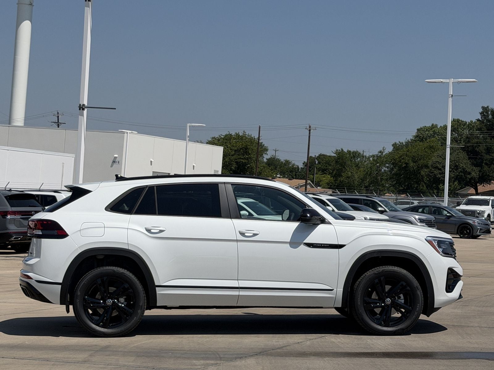 2026 Volkswagen Atlas Cross Sport 2.0T SEL R-Line Black