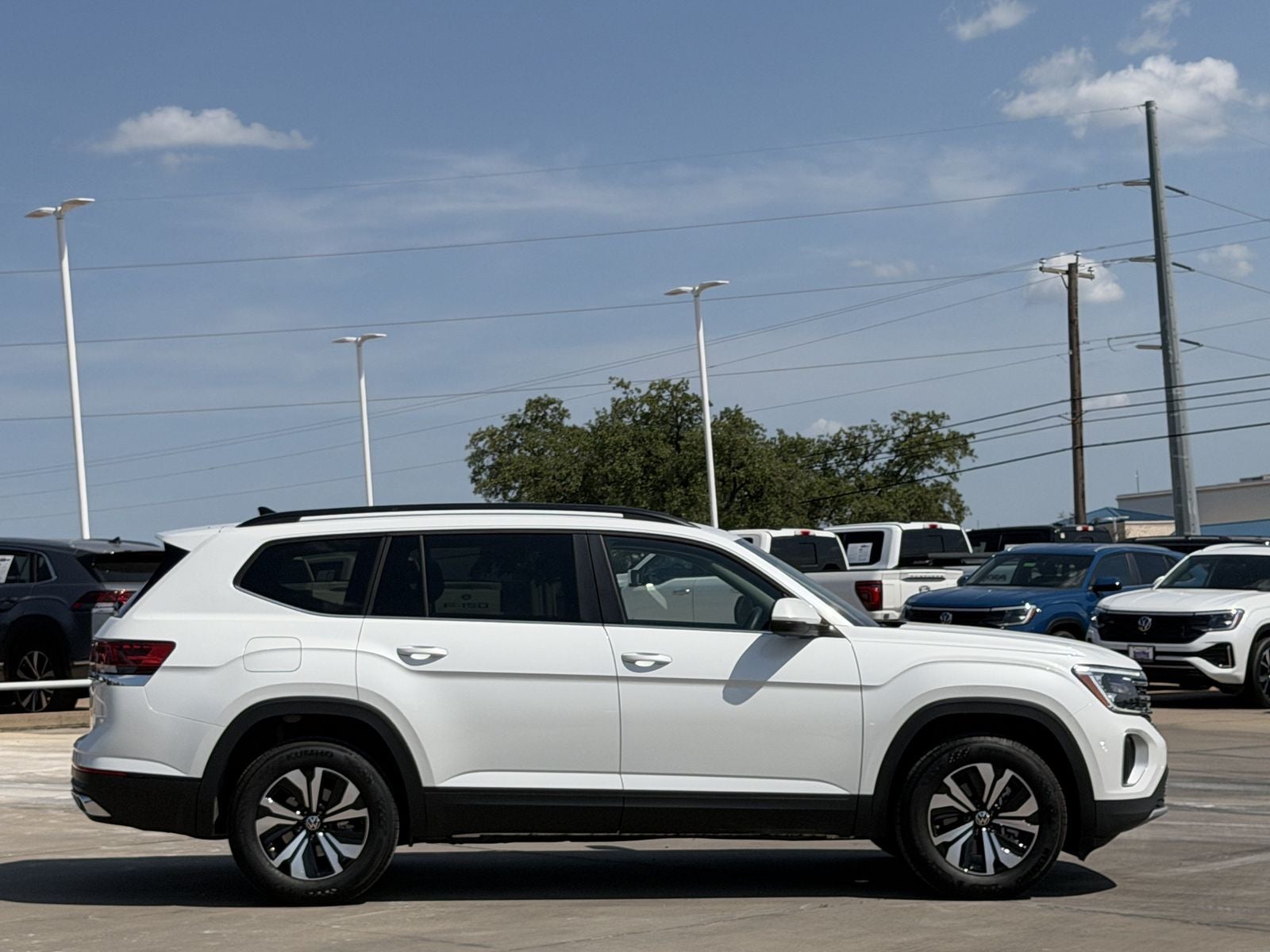 2026 Volkswagen Atlas 2.0T SE
