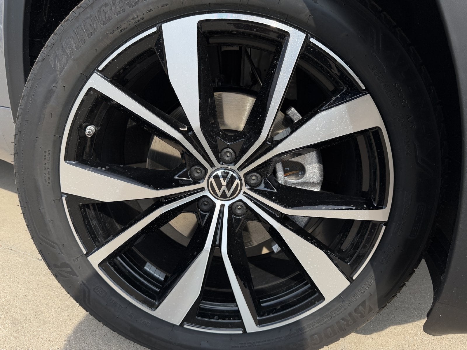 2026 Volkswagen Atlas Cross Sport 2.0T SEL Premium R-Line