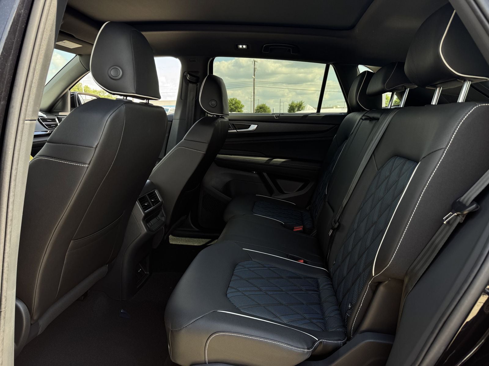 2026 Volkswagen Atlas Cross Sport 2.0T SEL Premium R-Line