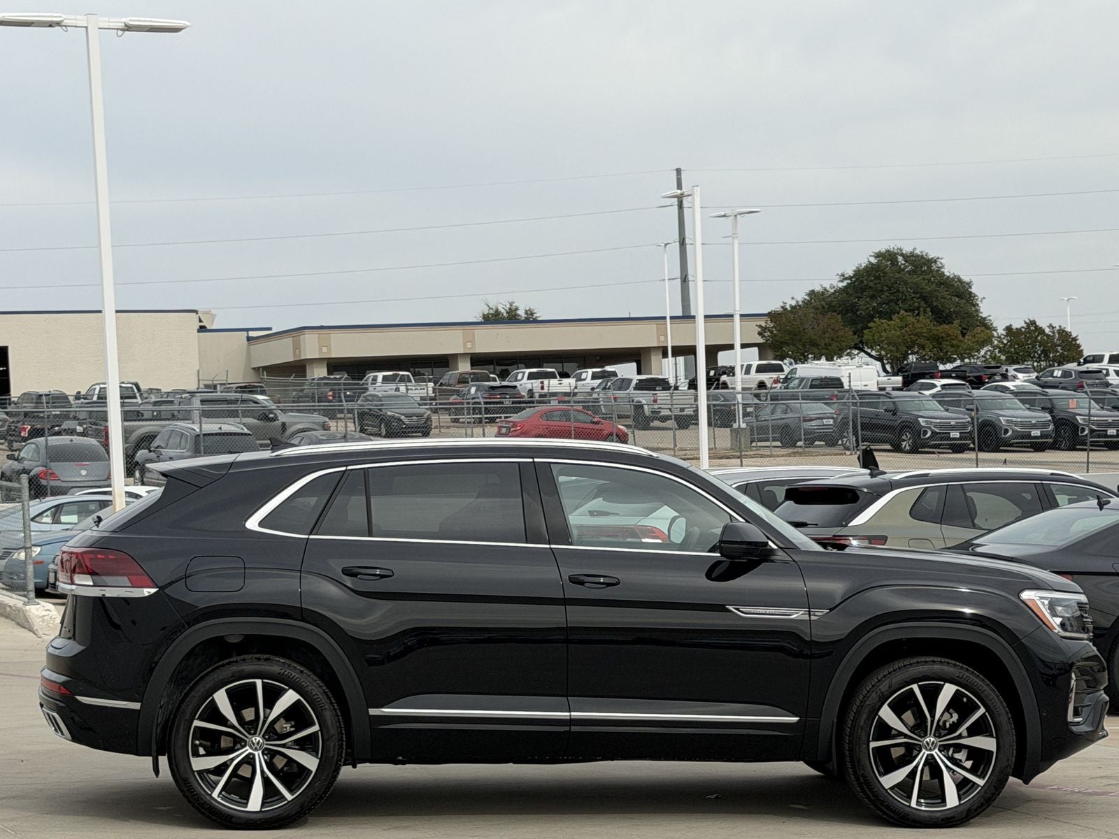 2026 Volkswagen Atlas Cross Sport 2.0T SEL Premium R-Line