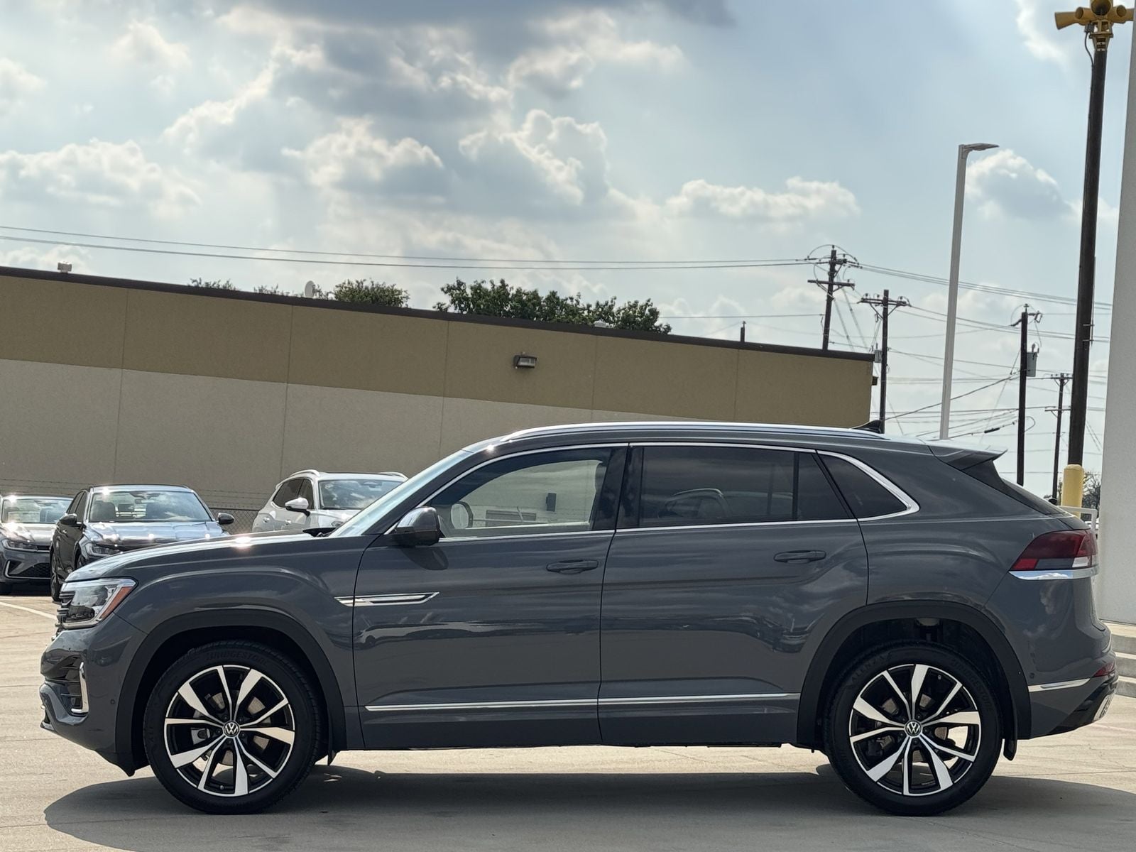 2026 Volkswagen Atlas Cross Sport 2.0T SEL Premium R-Line