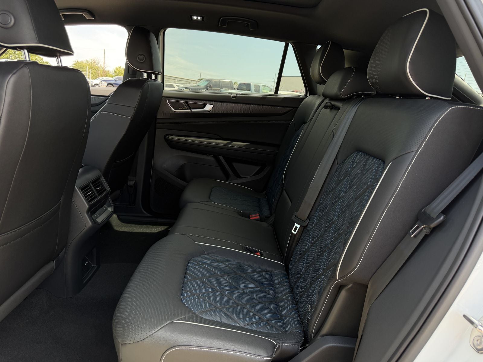 2026 Volkswagen Atlas Cross Sport 2.0T SEL Premium R-Line