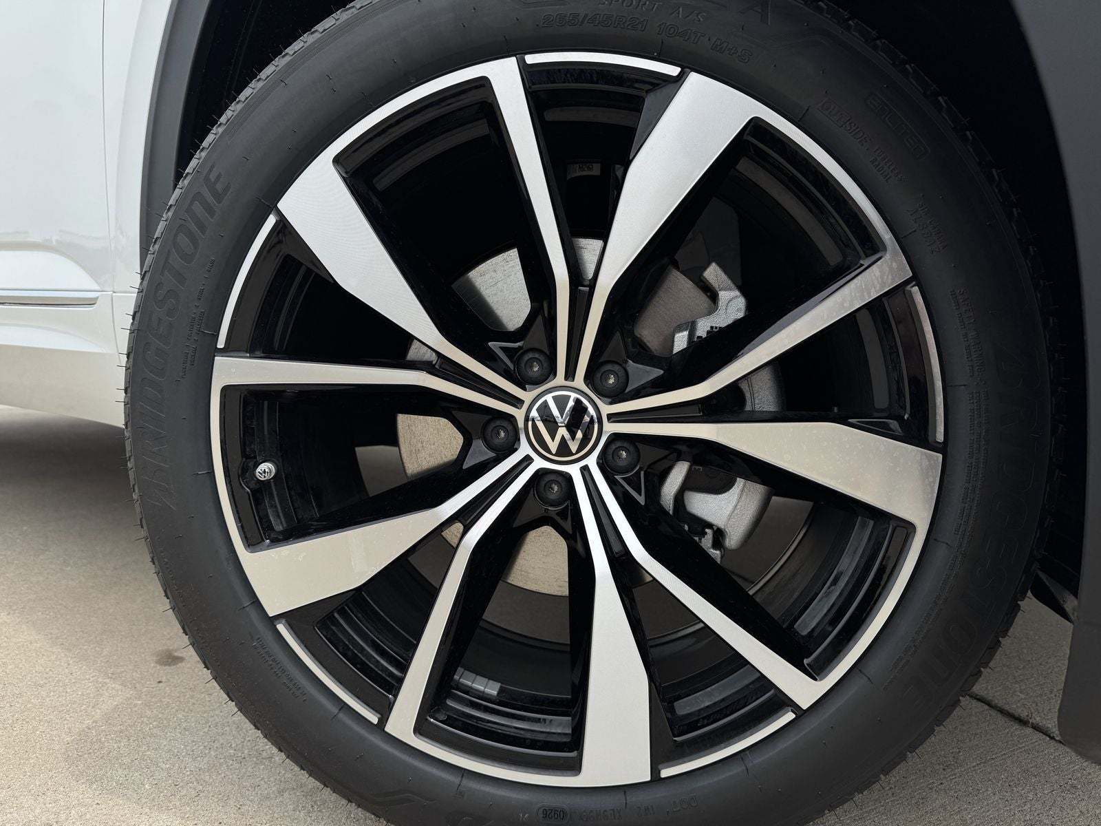 2026 Volkswagen Atlas Cross Sport 2.0T SEL Premium R-Line