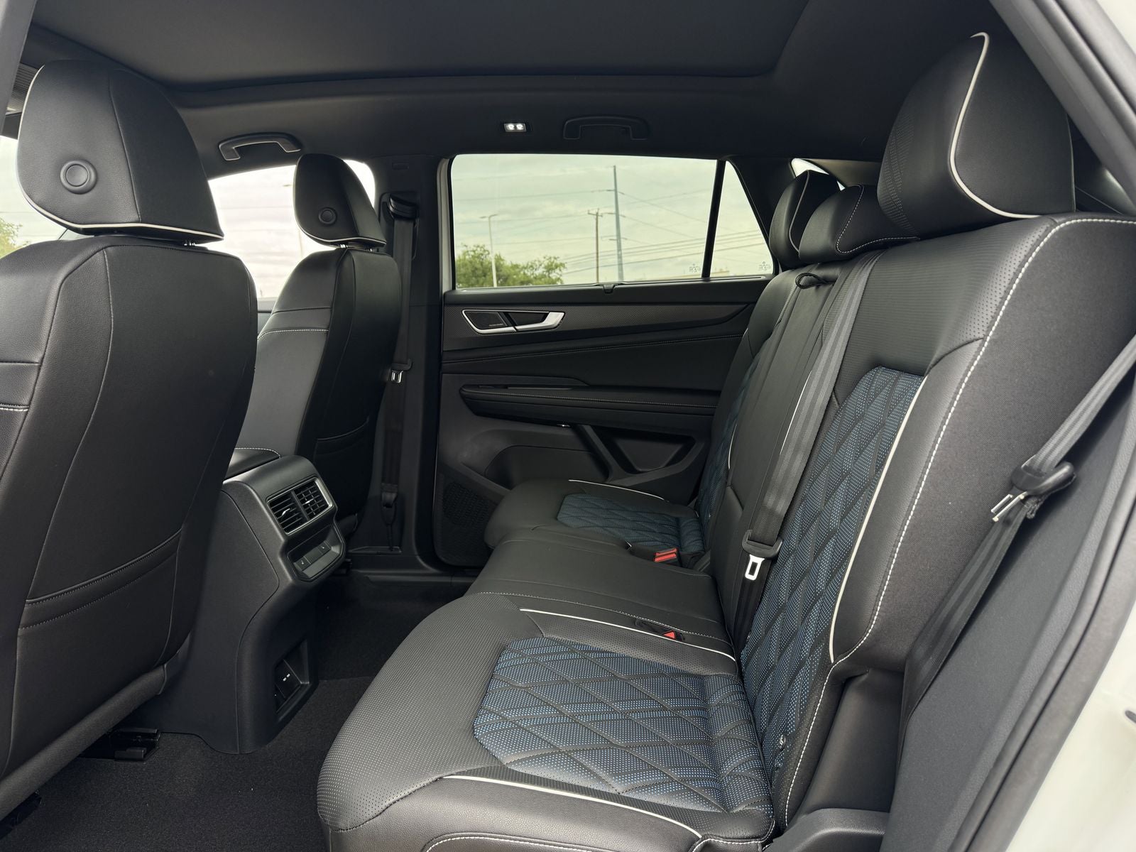 2026 Volkswagen Atlas Cross Sport 2.0T SEL Premium R-Line