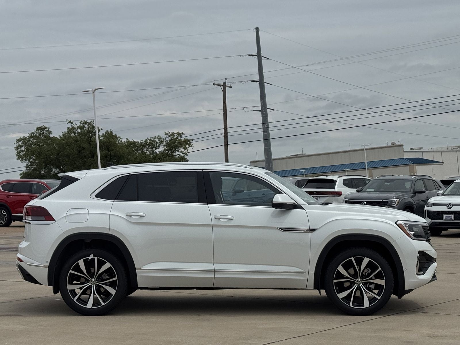 2026 Volkswagen Atlas Cross Sport 2.0T SEL Premium R-Line