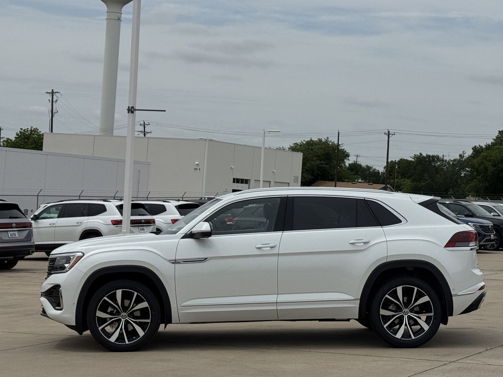 2026 Volkswagen Atlas Cross Sport 2.0T SEL Premium R-Line