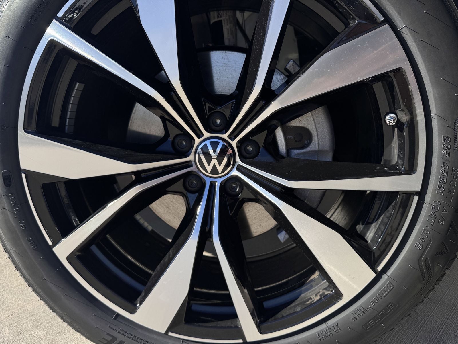 2026 Volkswagen Atlas 2.0T SEL Premium R-Line