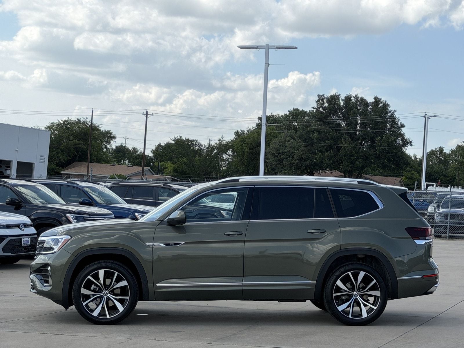2026 Volkswagen Atlas 2.0T SEL Premium R-Line