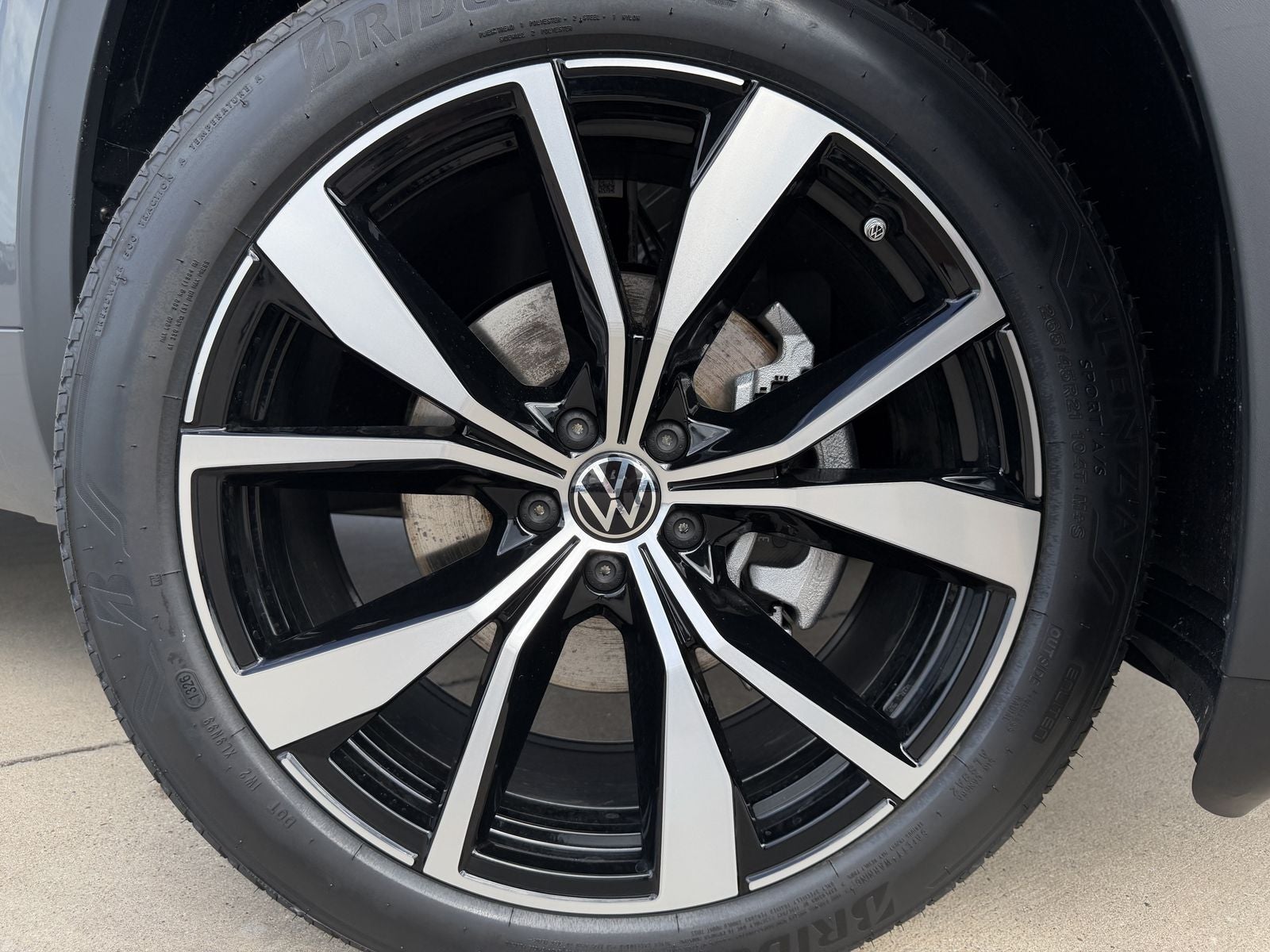 2026 Volkswagen Atlas 2.0T SEL Premium R-Line
