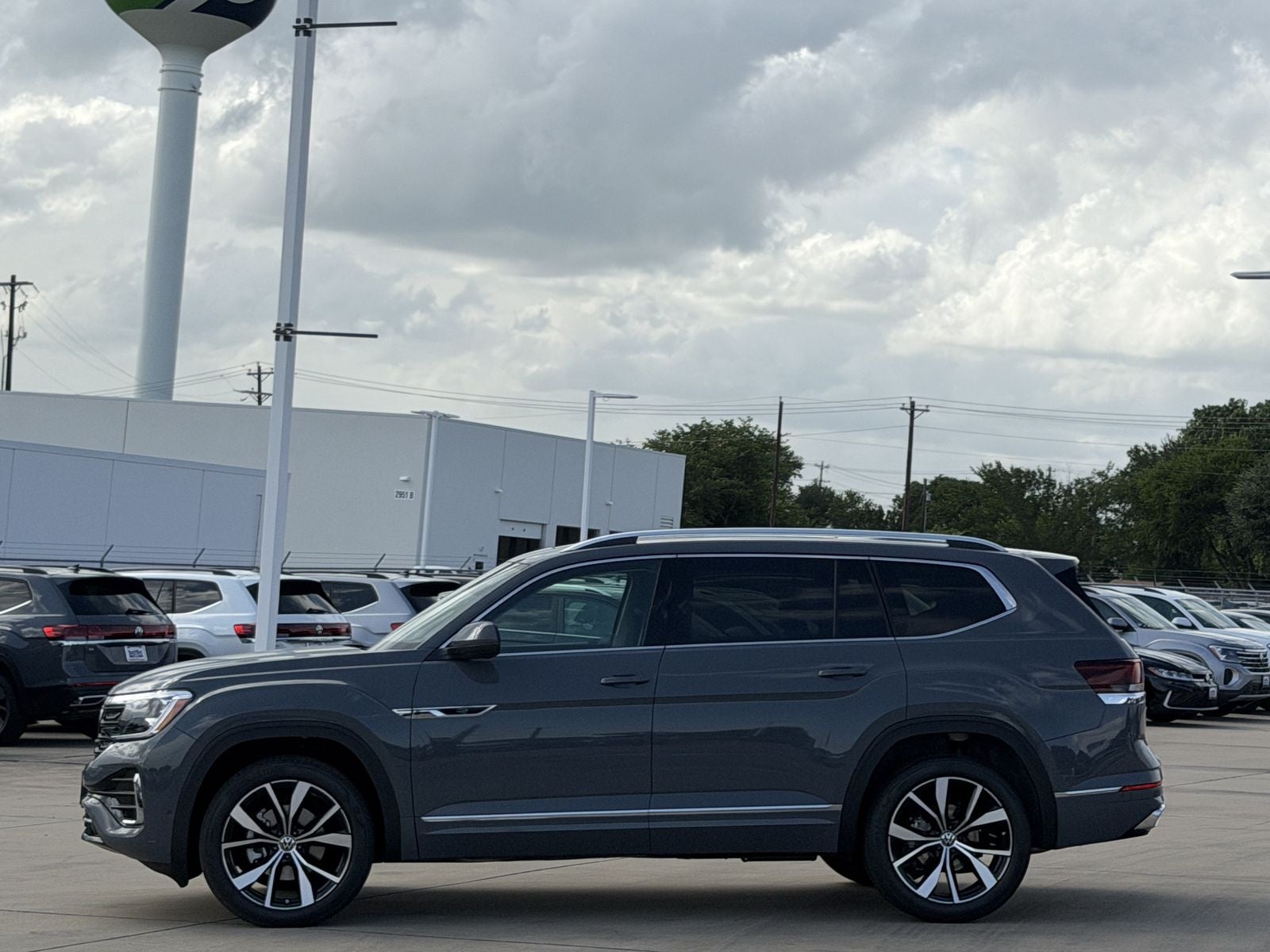 2026 Volkswagen Atlas 2.0T SEL Premium R-Line