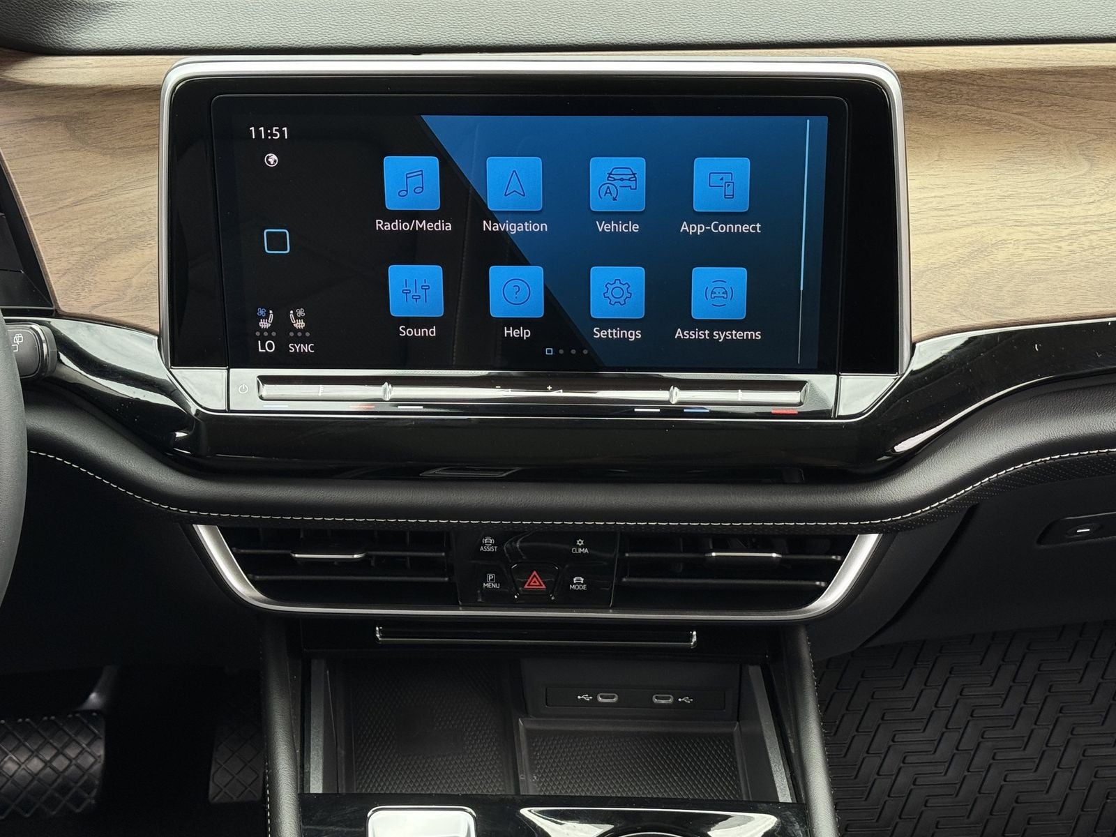 2024 Volkswagen Atlas 2.0T SE w/Technology