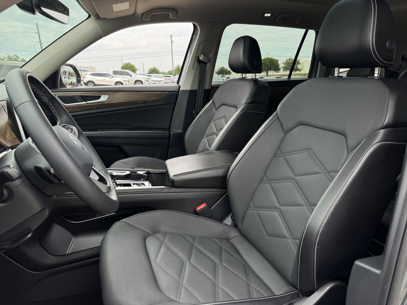 2024 Volkswagen Atlas 2.0T SE w/Technology