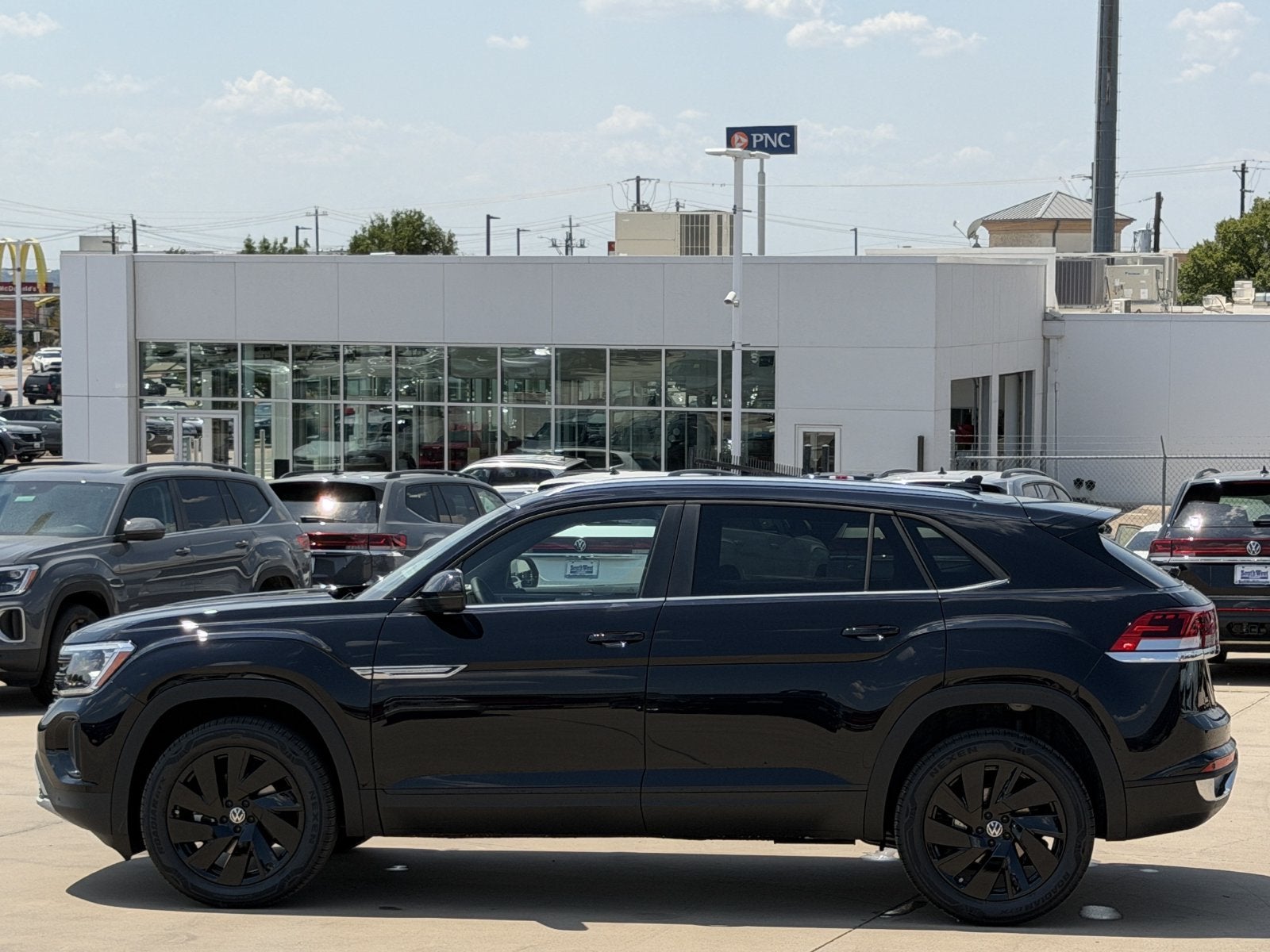 2026 Volkswagen Atlas Cross Sport 2.0T SE W/TECHNOLOGY