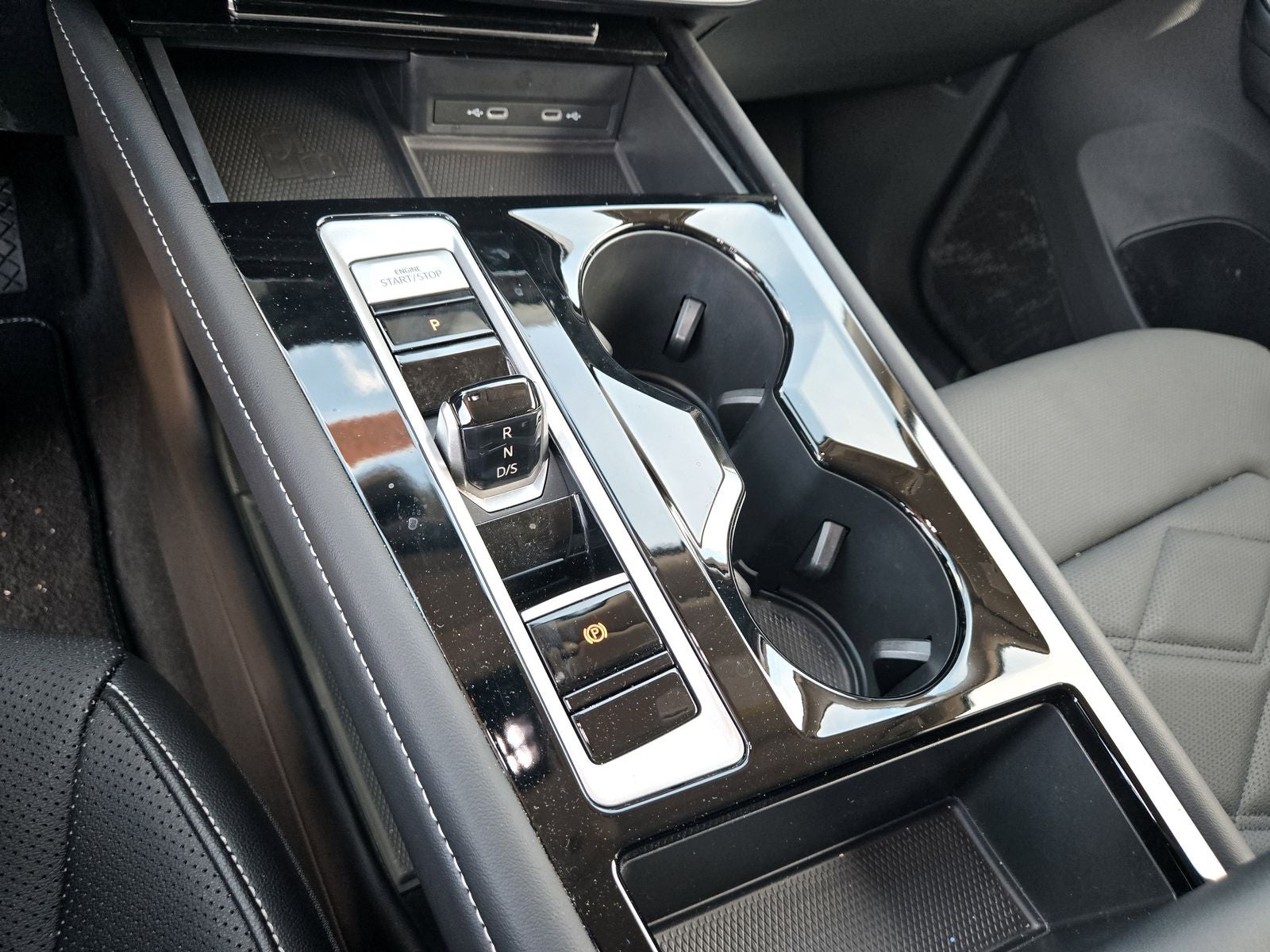 2024 Volkswagen Atlas 2.0T SE w/ Technology