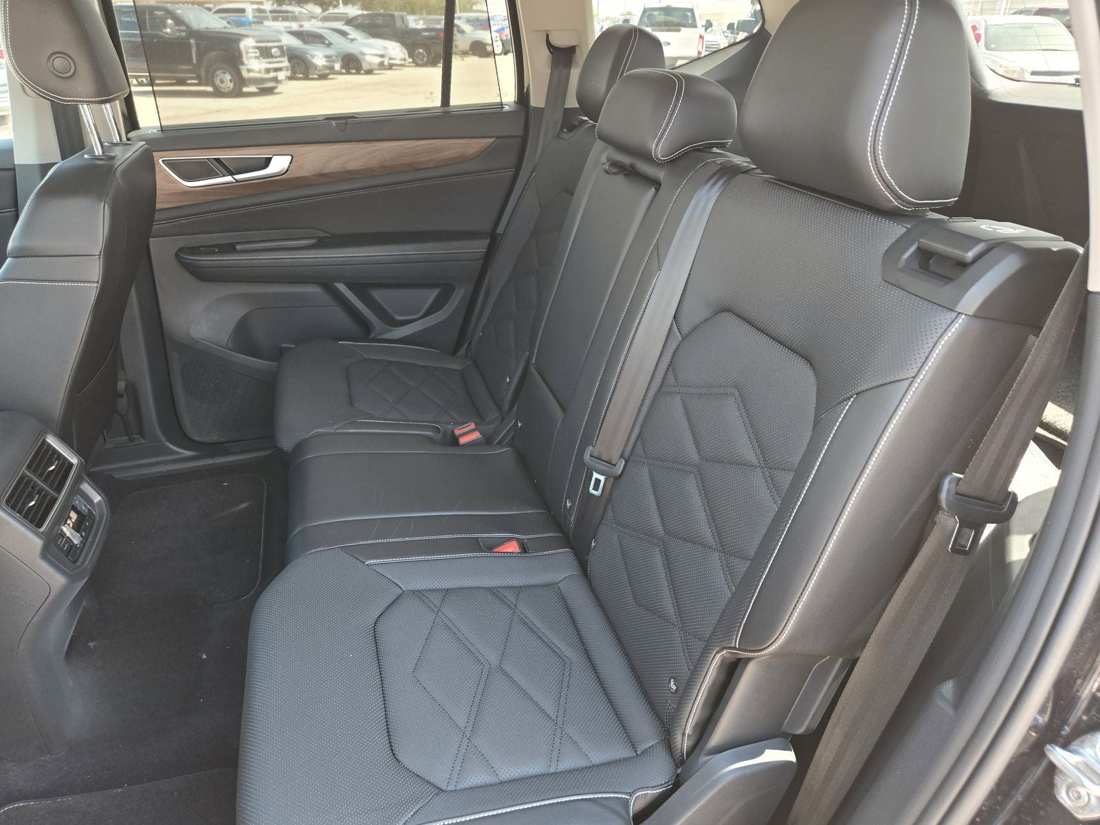 2024 Volkswagen Atlas 2.0T SE w/ Technology