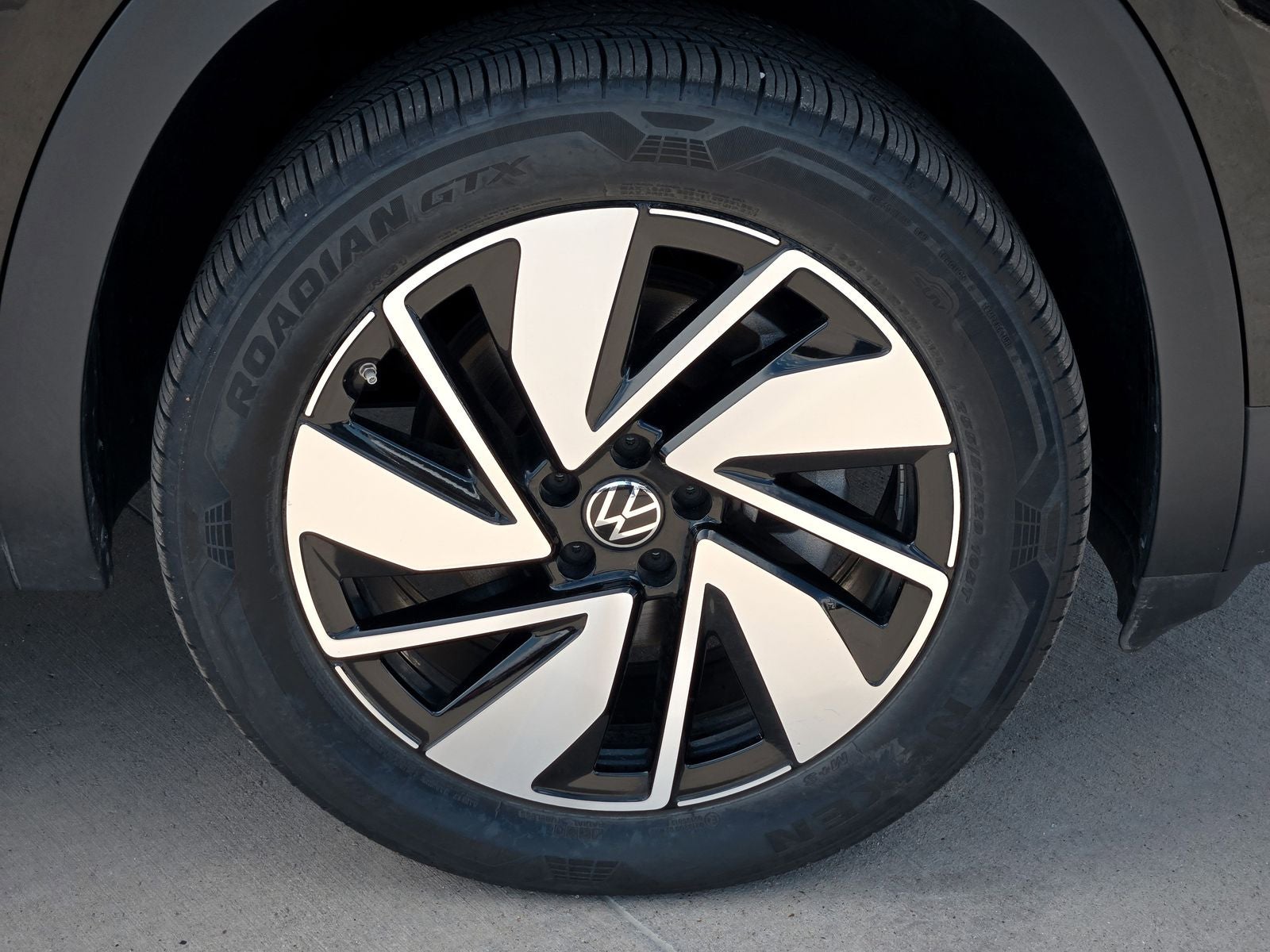 2024 Volkswagen Atlas 2.0T SE w/ Technology