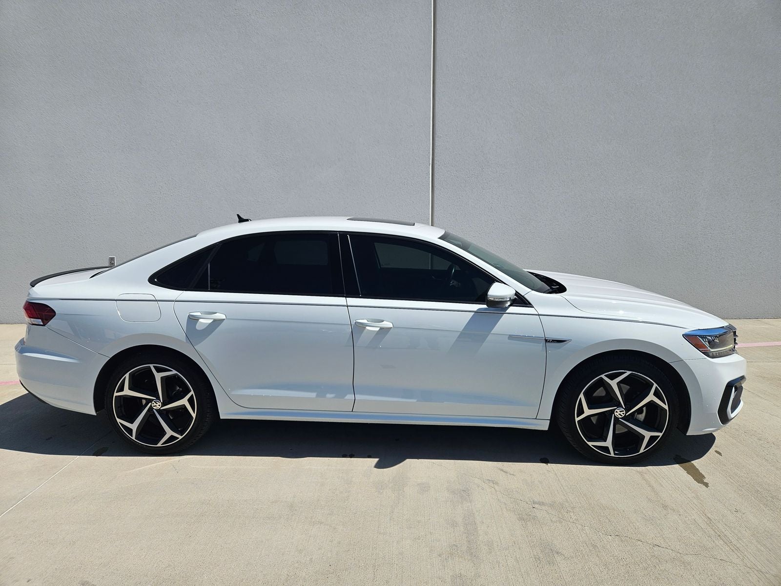 2022 Volkswagen Passat 2.0T R-Line