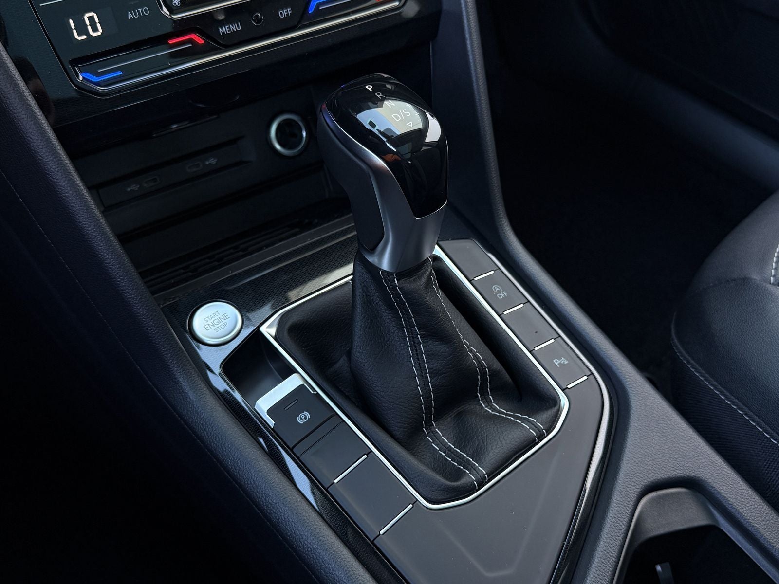 2026 Volkswagen Taos 1.5T SE Black