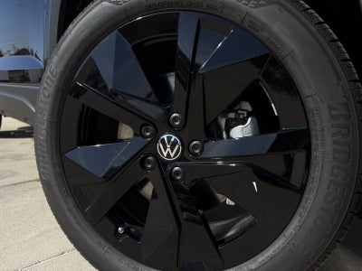 2026 Volkswagen Taos 1.5T SE Black