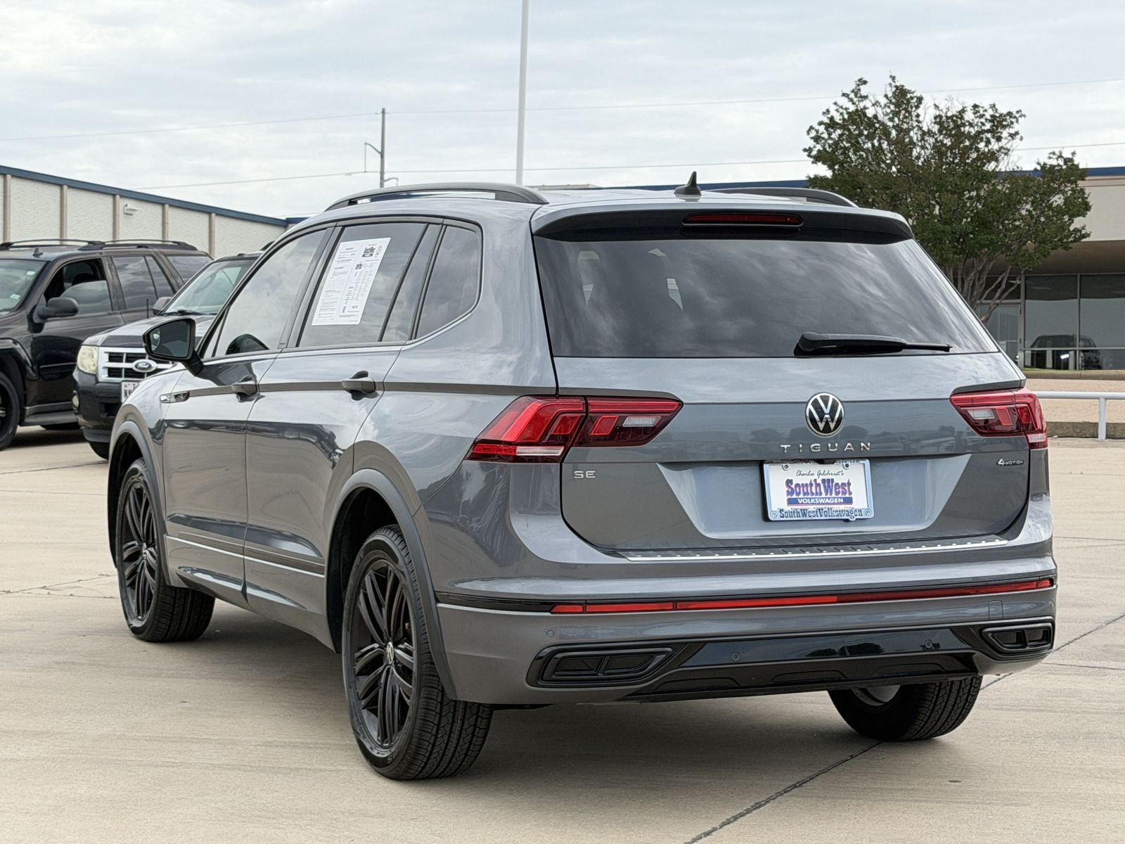 2022 Volkswagen Tiguan 2.0T SE R-Line Black