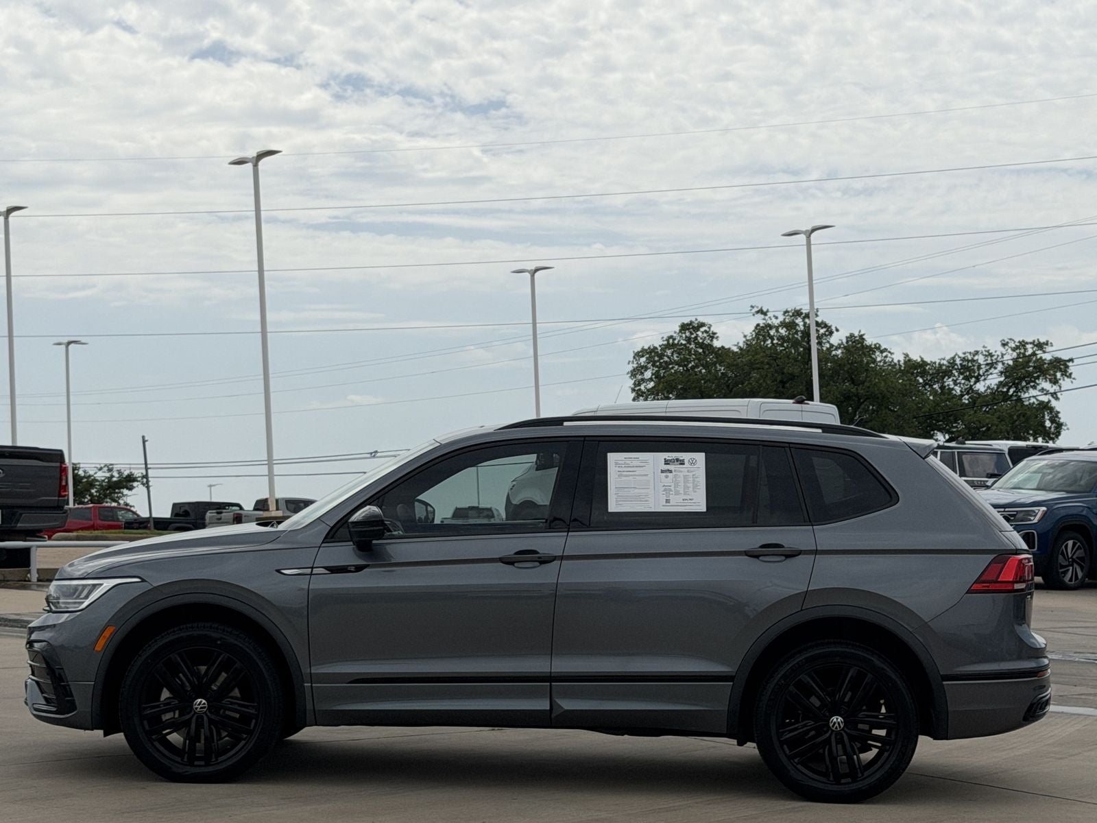 2022 Volkswagen Tiguan 2.0T SE R-Line Black