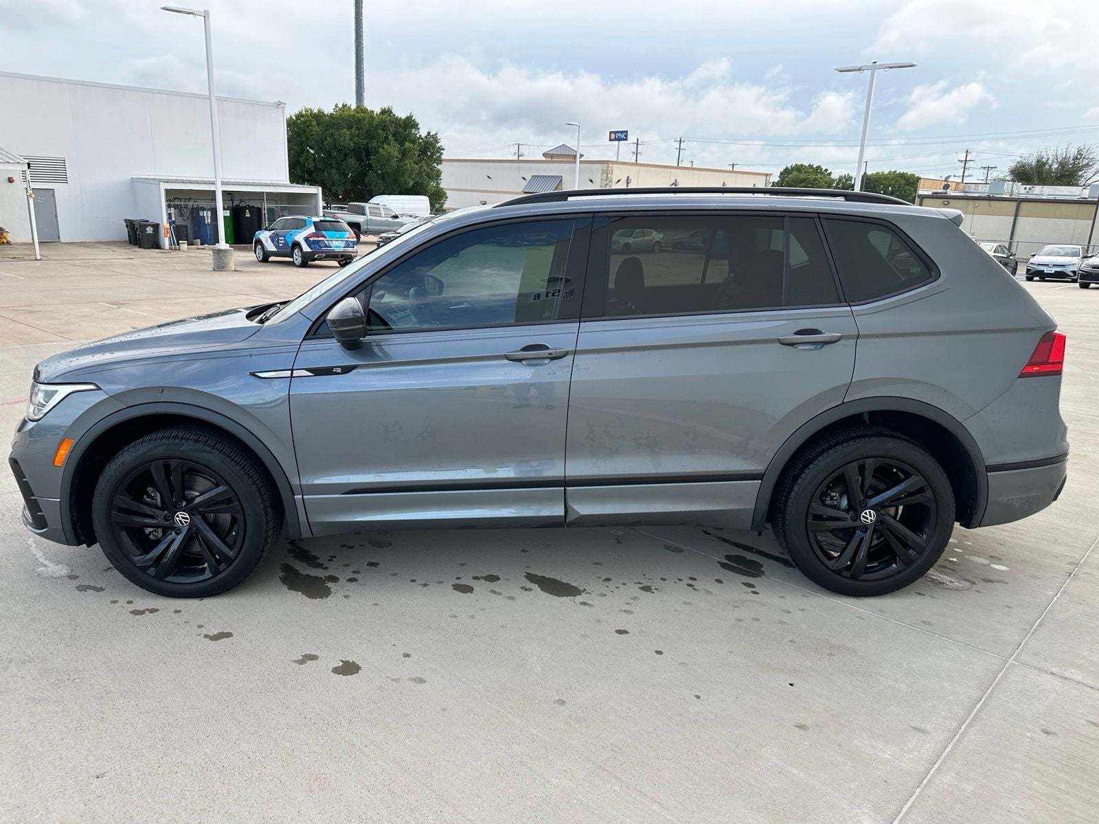 2024 Volkswagen Tiguan 2.0T SE R-Line Black