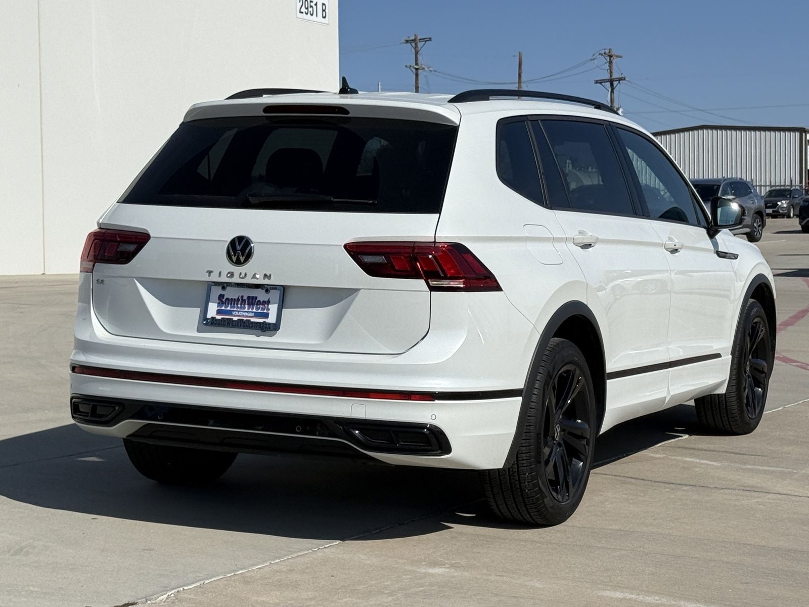 2024 Volkswagen Tiguan 2.0T SE R-Line Black