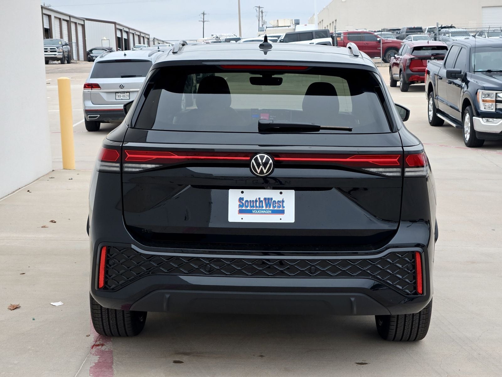 2026 Volkswagen Tiguan 2.0T SE R-Line Black