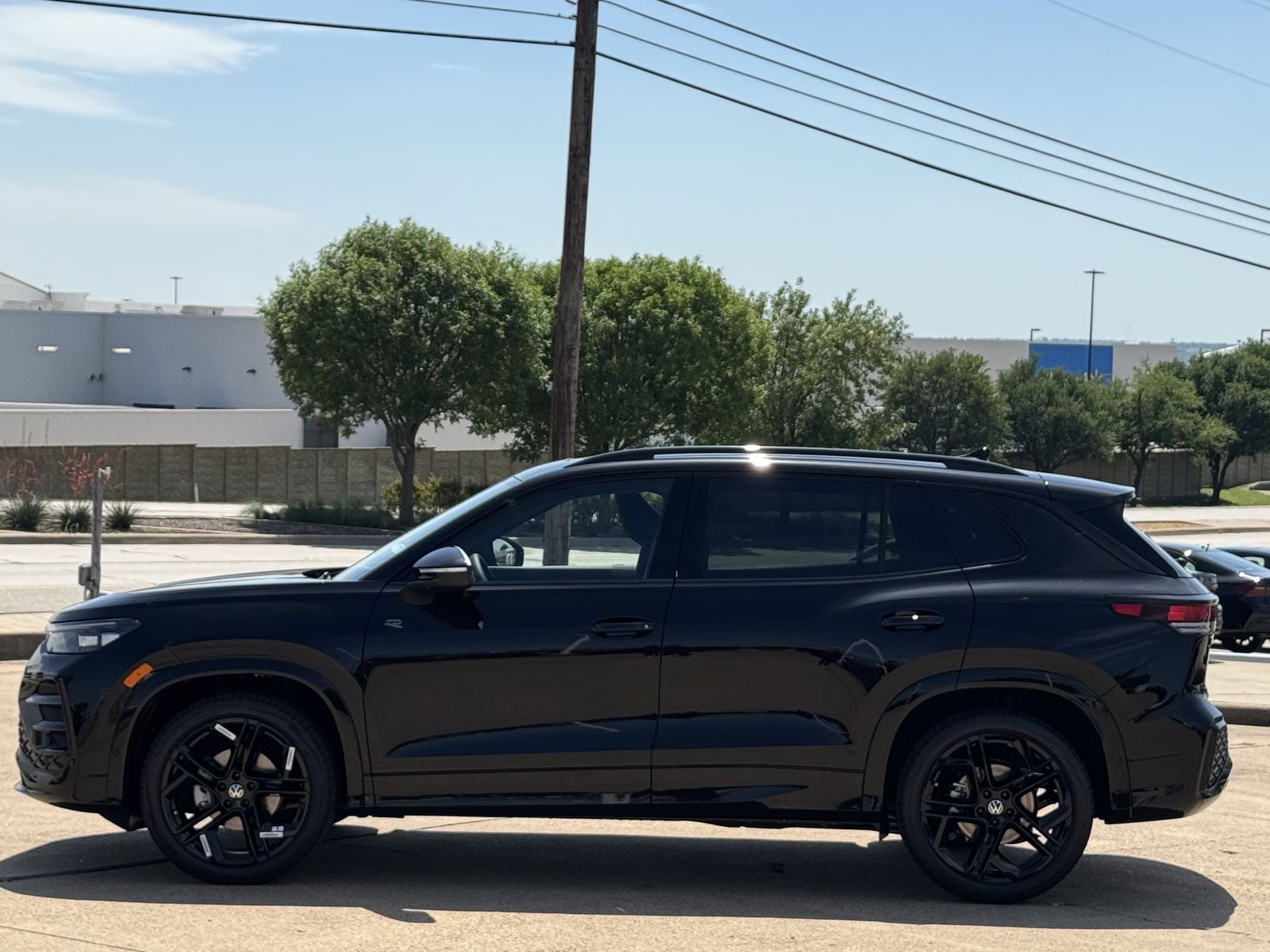 2026 Volkswagen Tiguan 2.0T SE R-Line Black