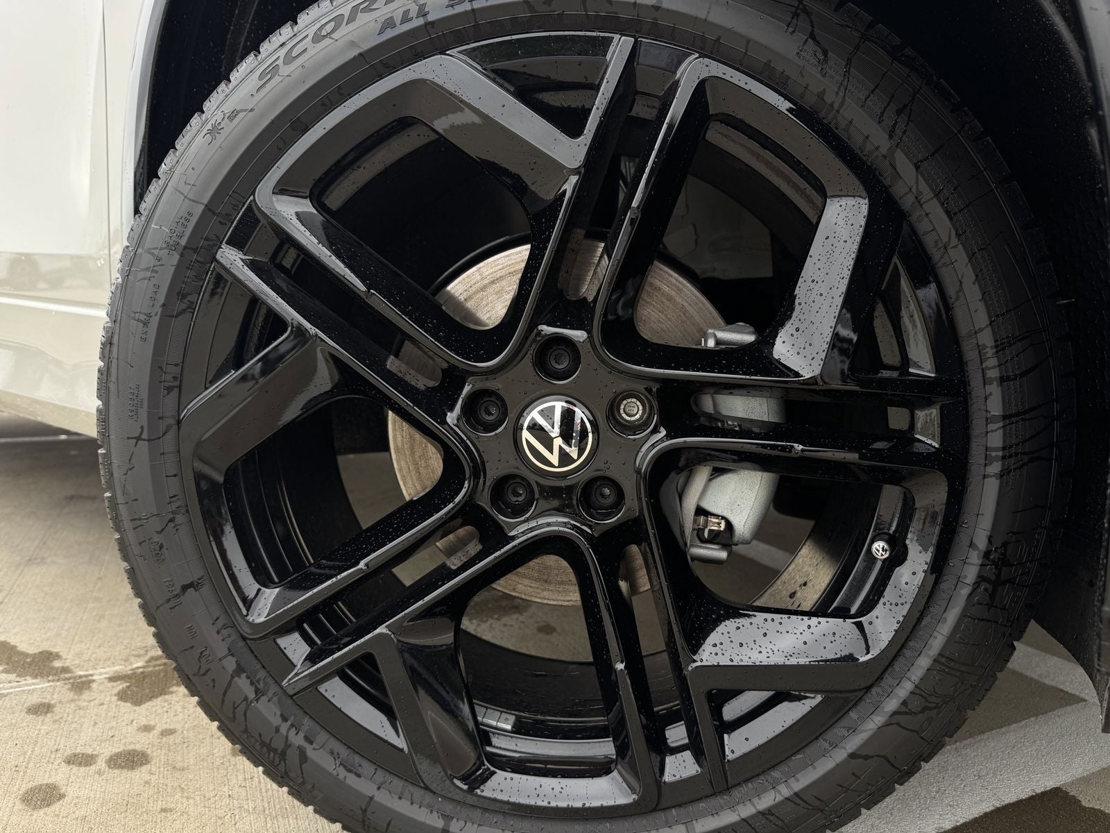 2026 Volkswagen Tiguan 2.0T SE R-Line Black