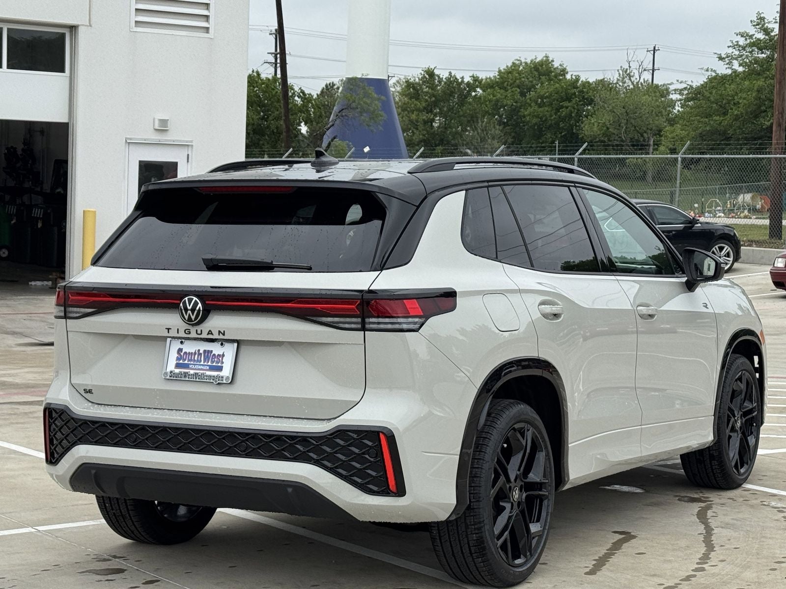 2026 Volkswagen Tiguan 2.0T SE R-Line Black