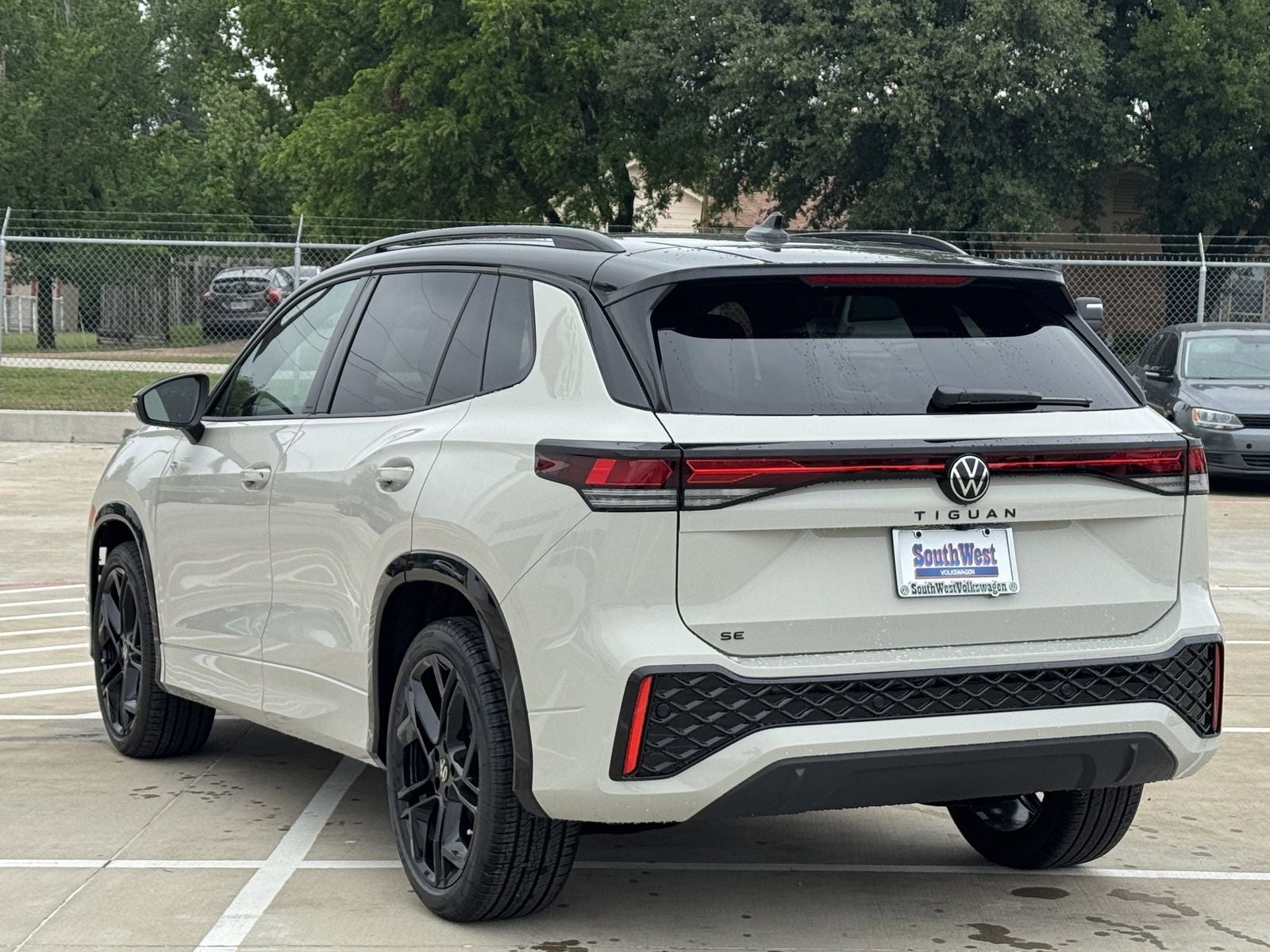 2026 Volkswagen Tiguan 2.0T SE R-Line Black