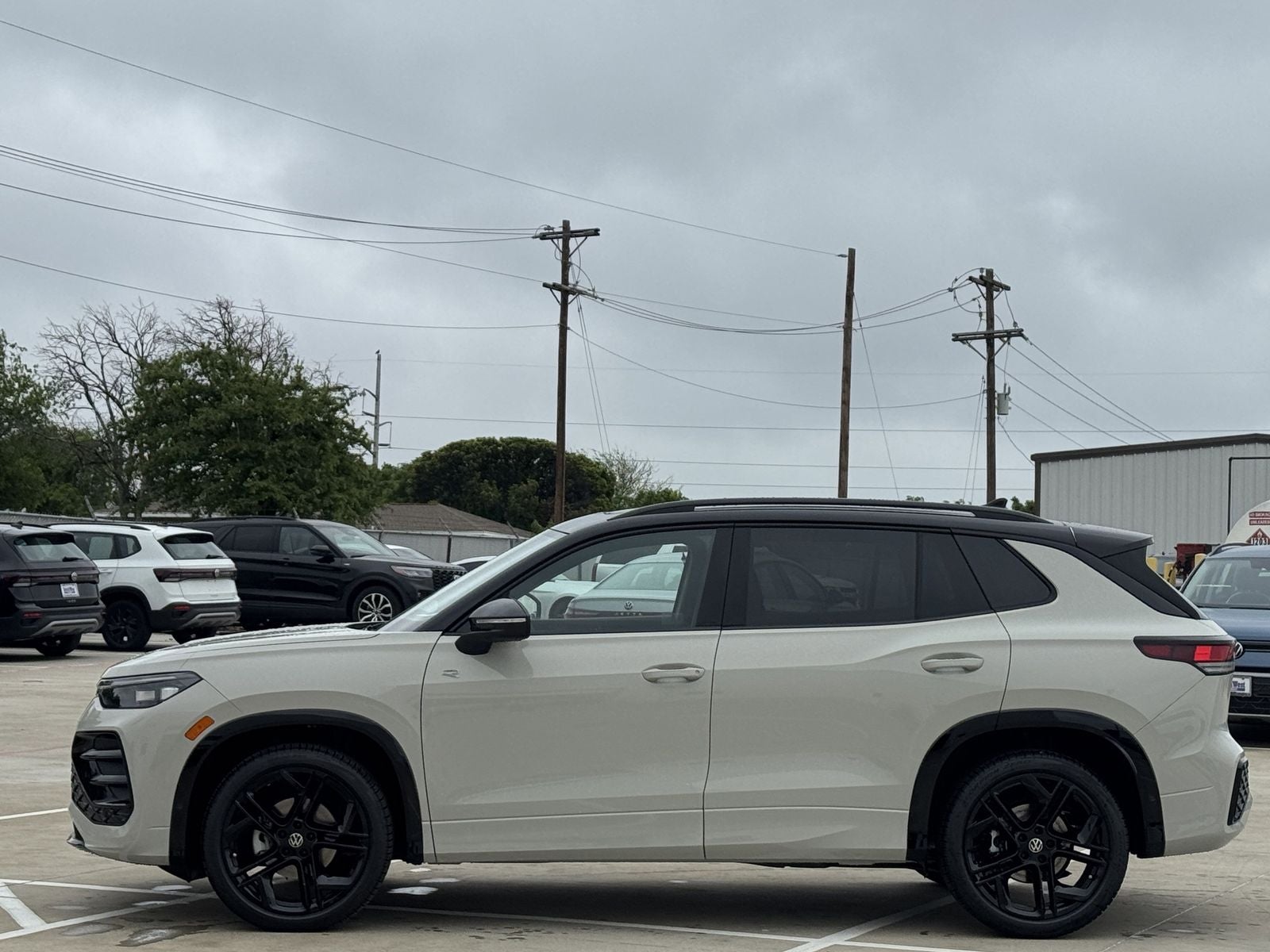 2026 Volkswagen Tiguan 2.0T SE R-Line Black