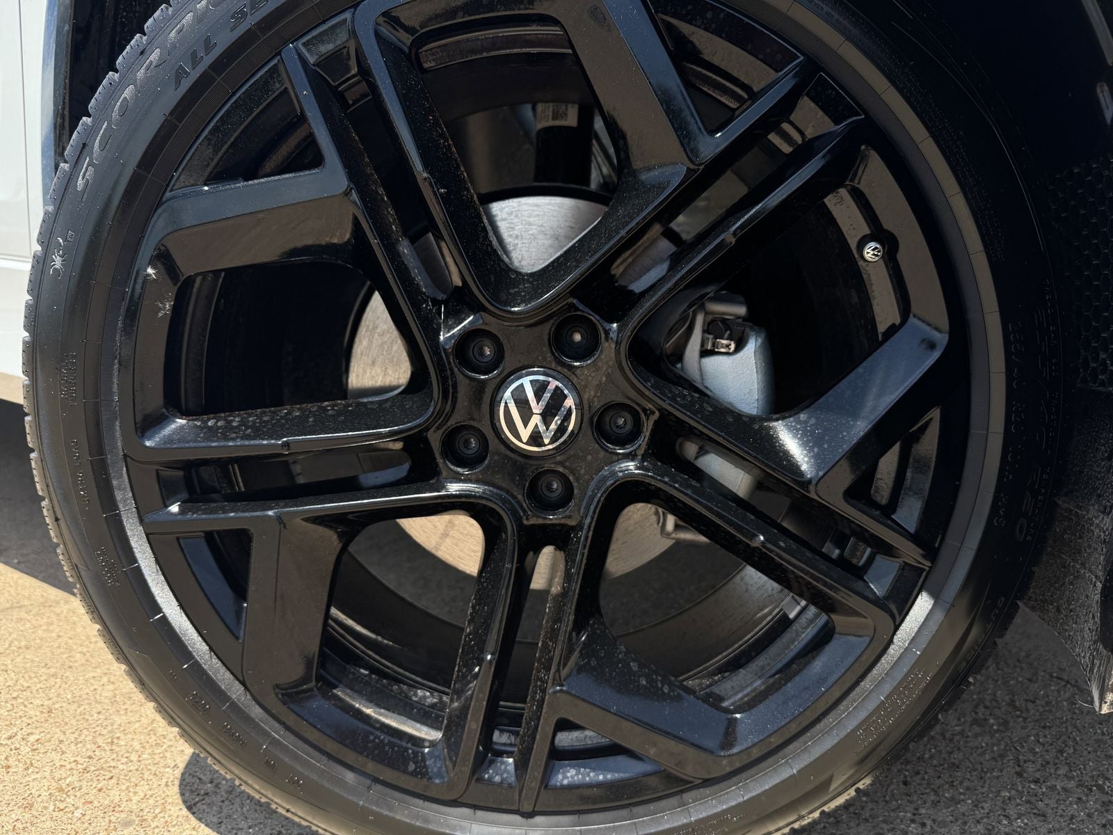 2026 Volkswagen Tiguan 2.0T SE R-Line Black