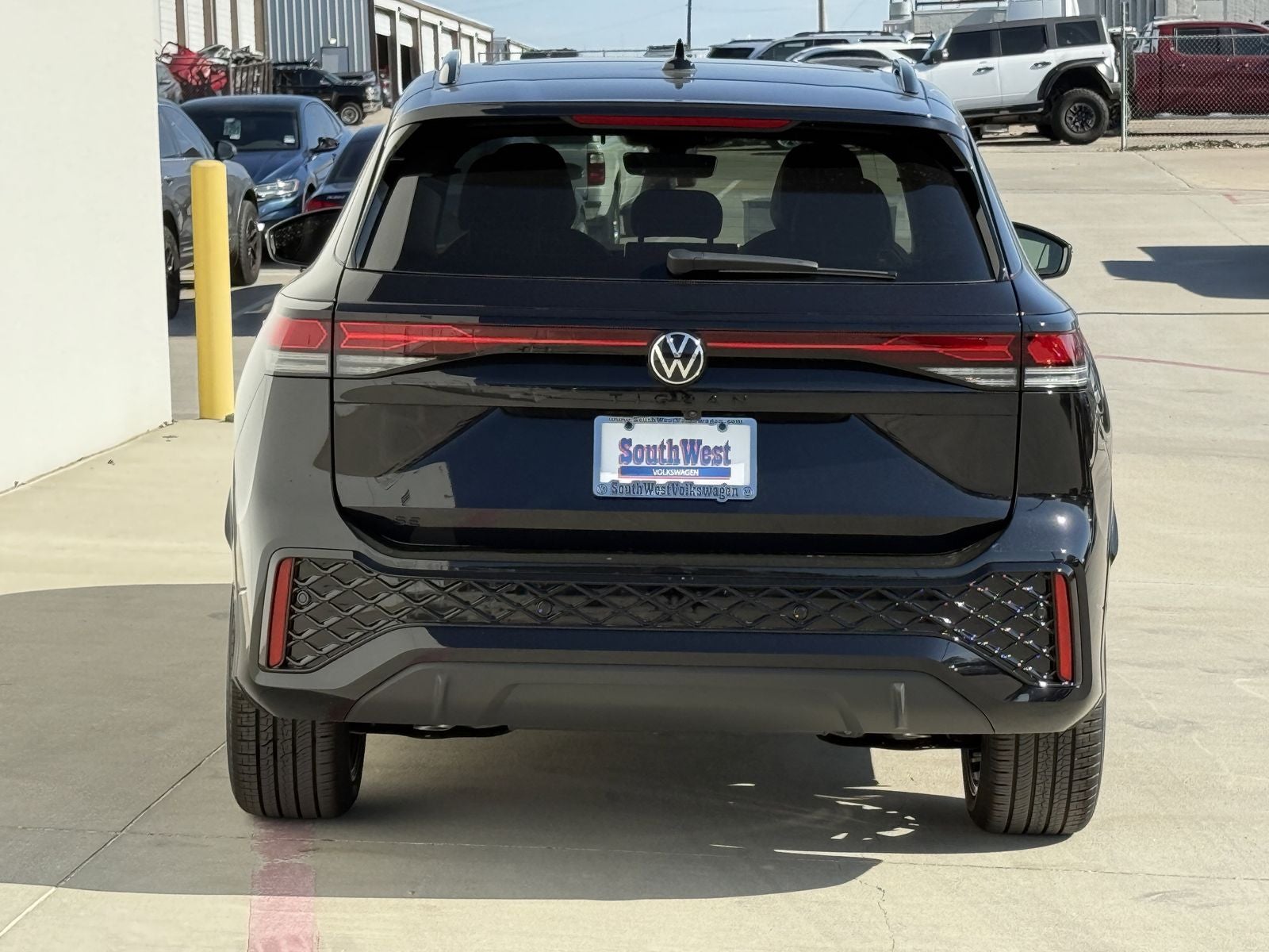 2026 Volkswagen Tiguan 2.0T SE R-Line Black
