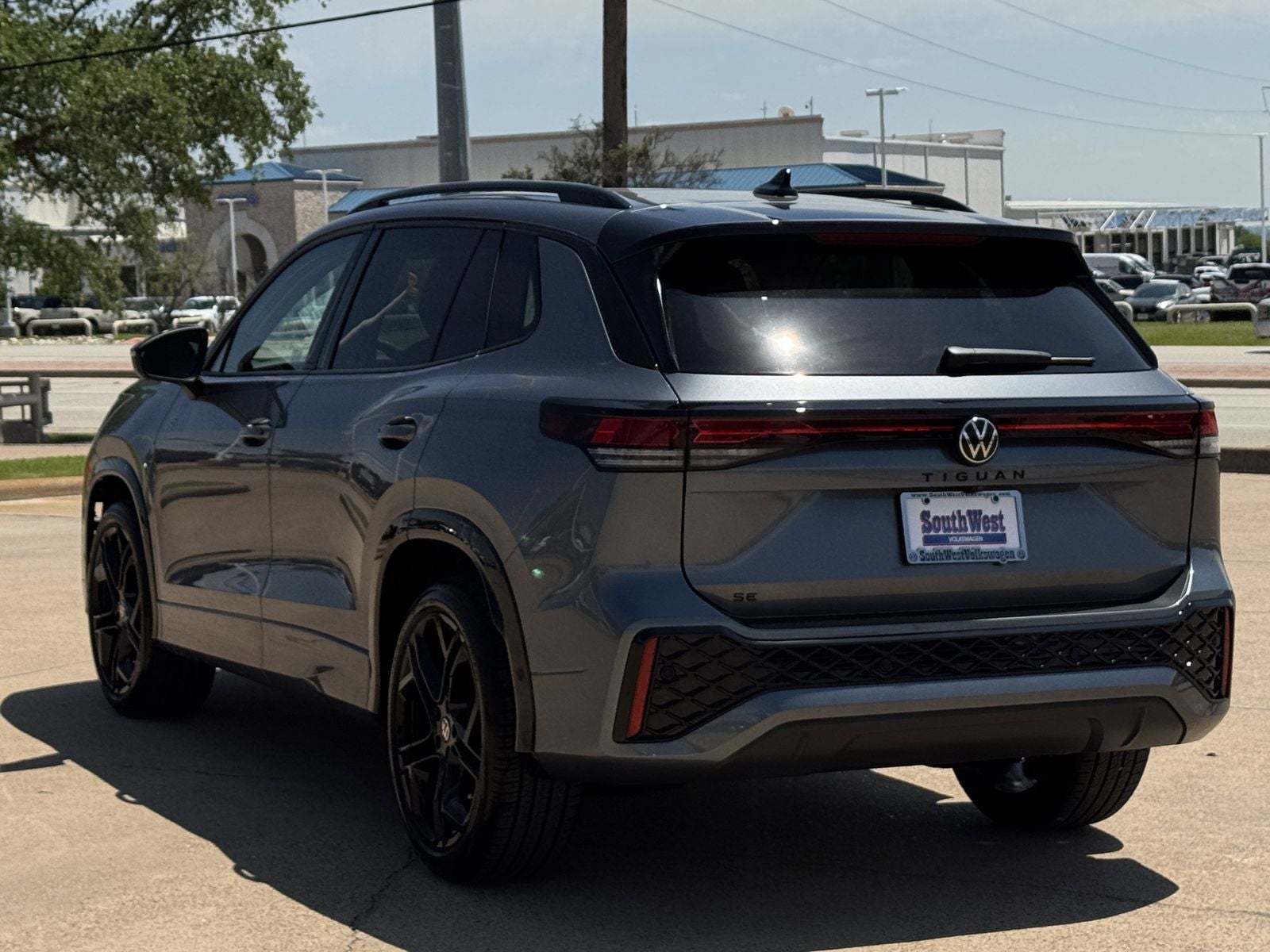 2026 Volkswagen Tiguan 2.0T SE R-Line Black