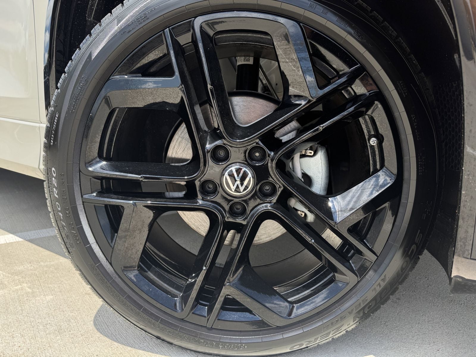 2026 Volkswagen Tiguan 2.0T SE R-Line Black