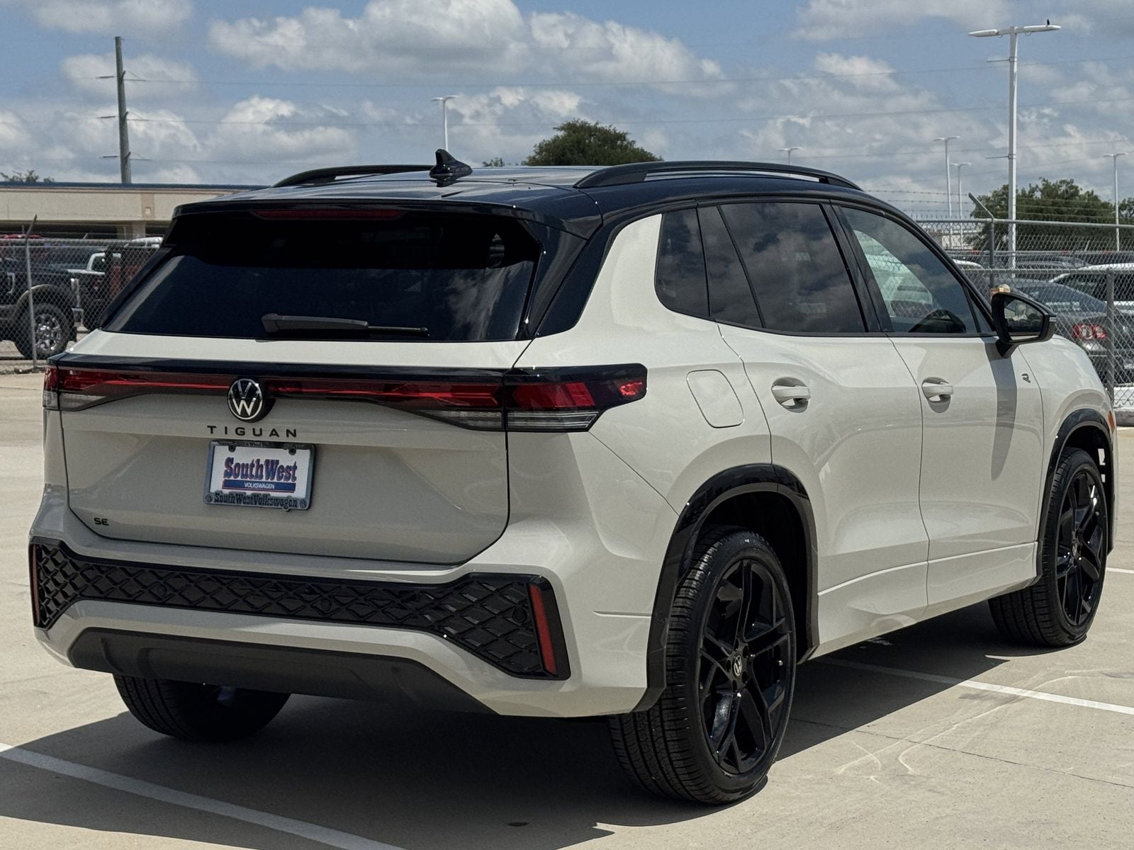2026 Volkswagen Tiguan 2.0T SE R-Line Black
