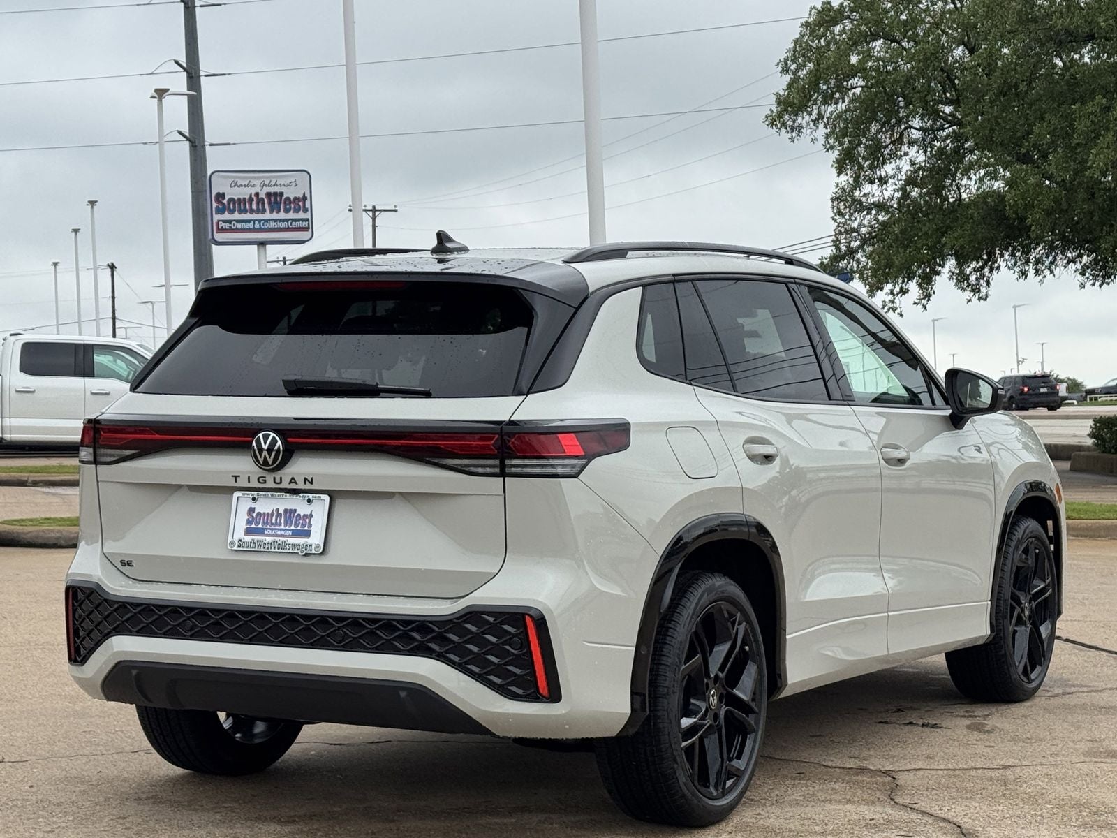 2026 Volkswagen Tiguan 2.0T SE R-Line Black