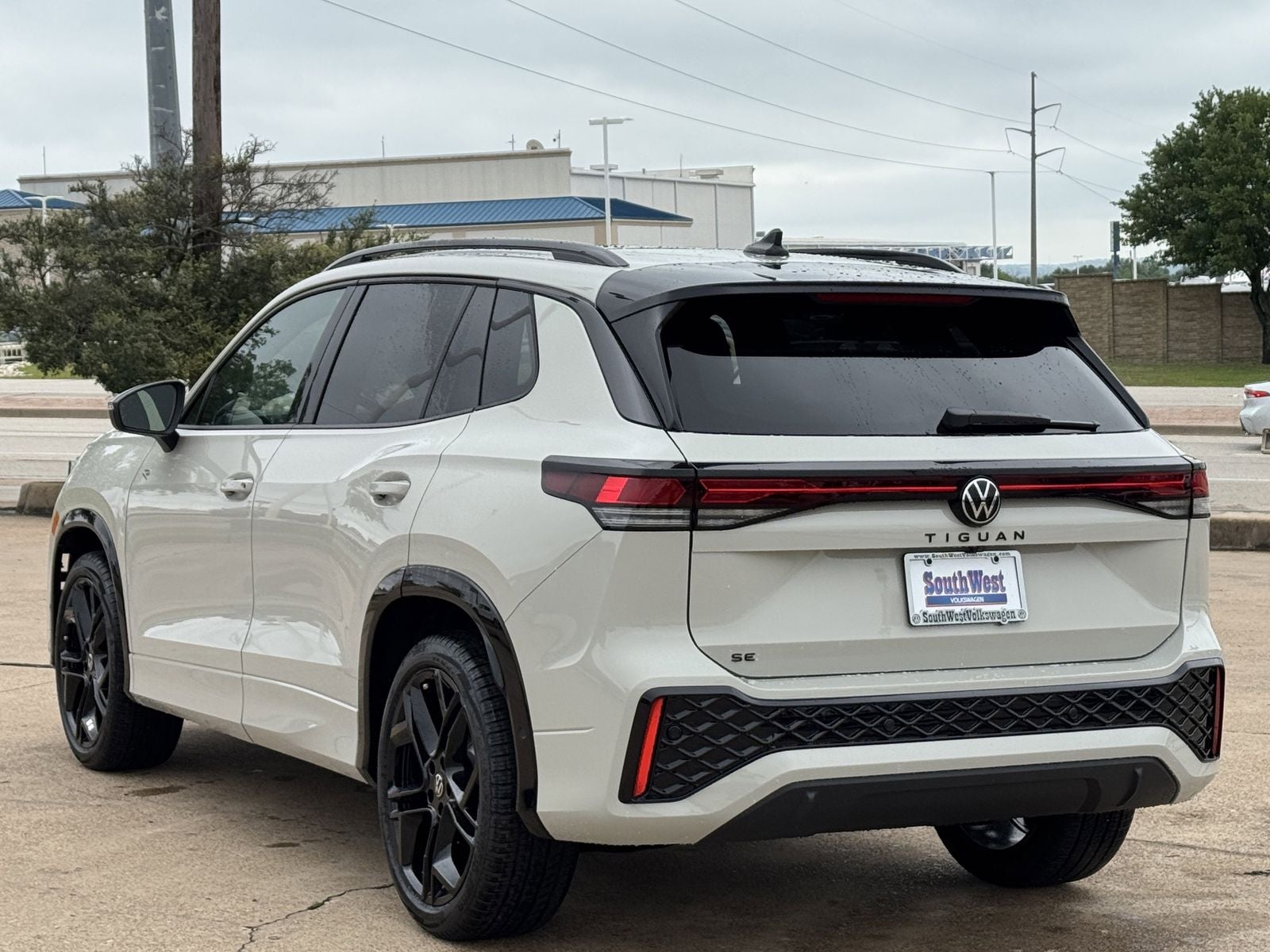 2026 Volkswagen Tiguan 2.0T SE R-Line Black