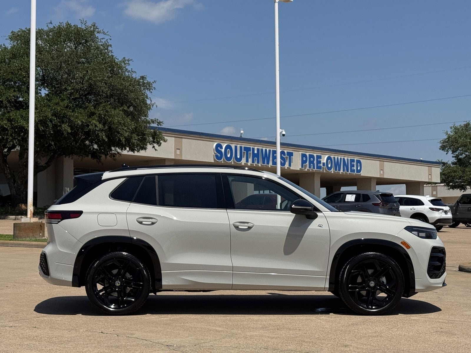 2026 Volkswagen Tiguan 2.0T SE R-Line Black