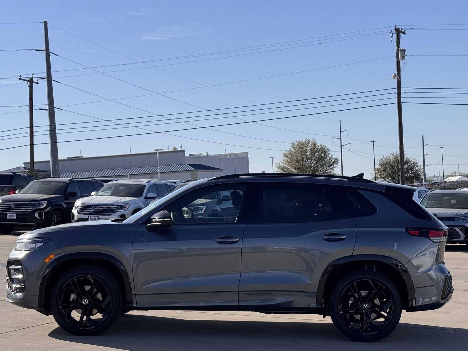 2026 Volkswagen Tiguan 2.0T SE R-Line Black