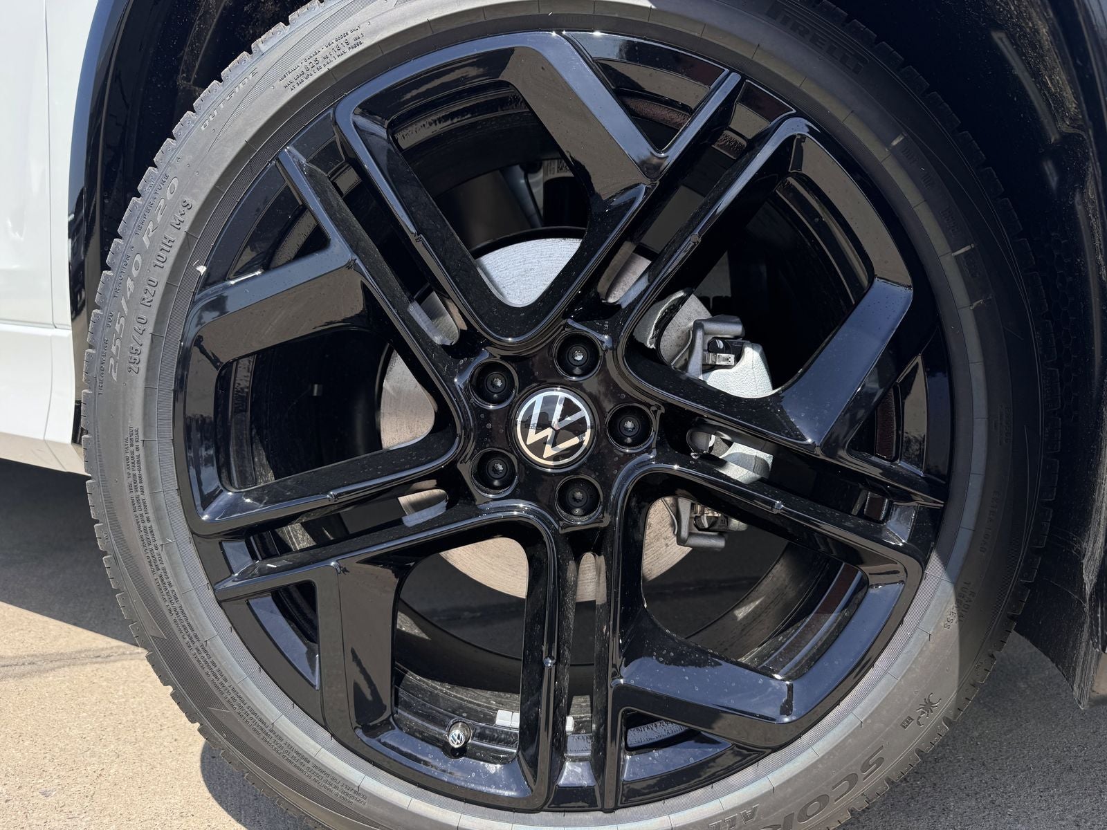 2026 Volkswagen Tiguan 2.0T SE R-Line Black