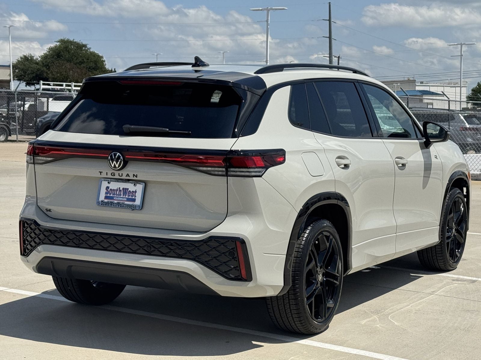 2026 Volkswagen Tiguan 2.0T SE R-Line Black