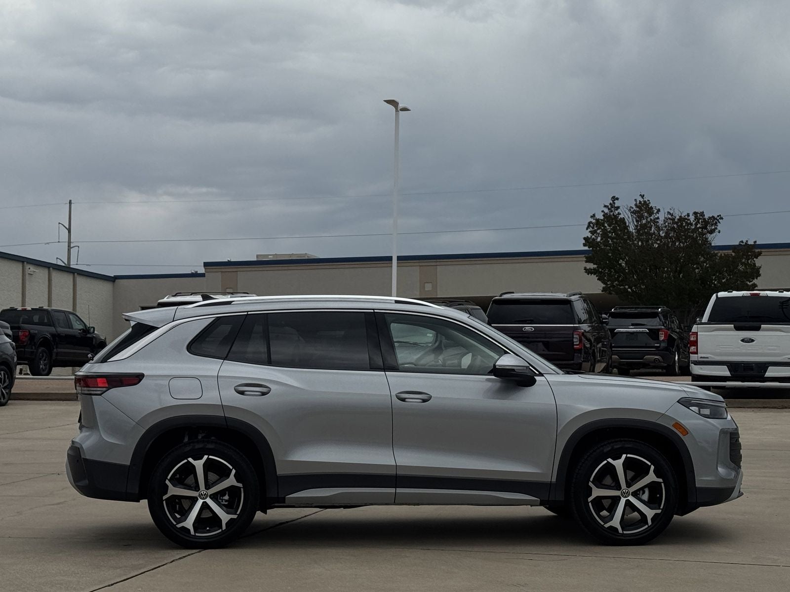 2026 Volkswagen Tiguan 2.0T SE