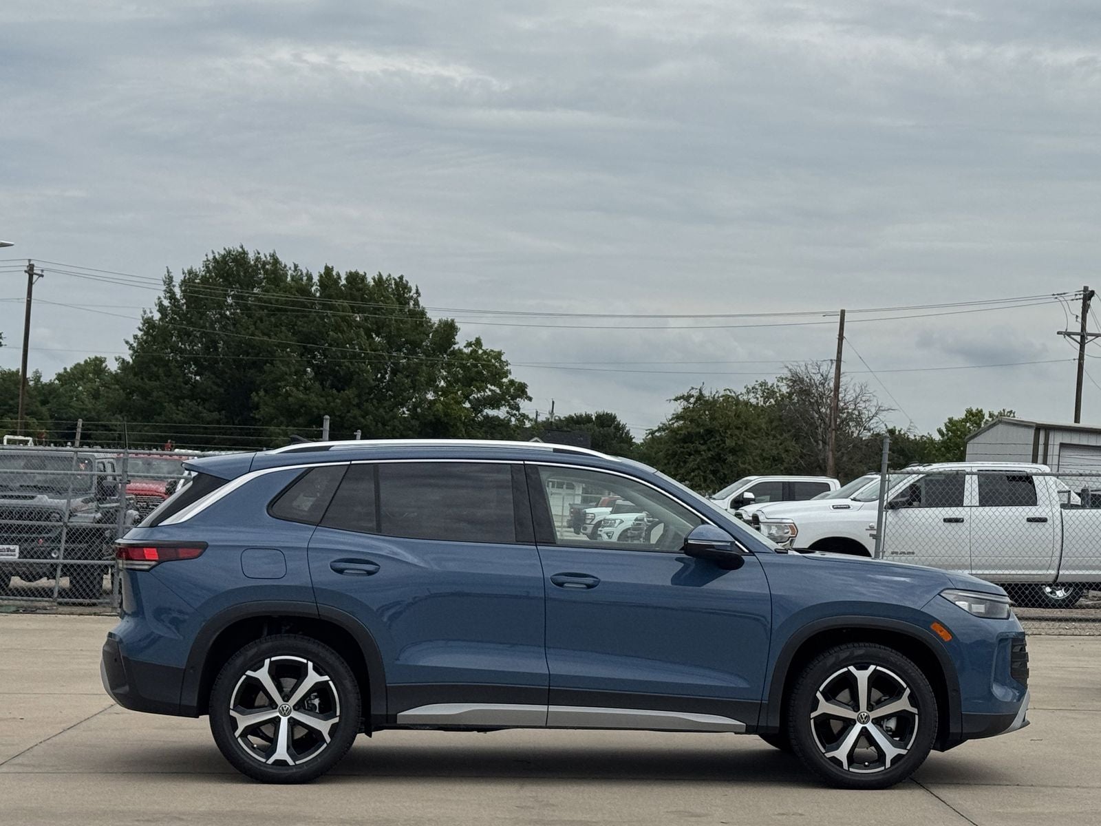 2026 Volkswagen Tiguan 2.0T SE