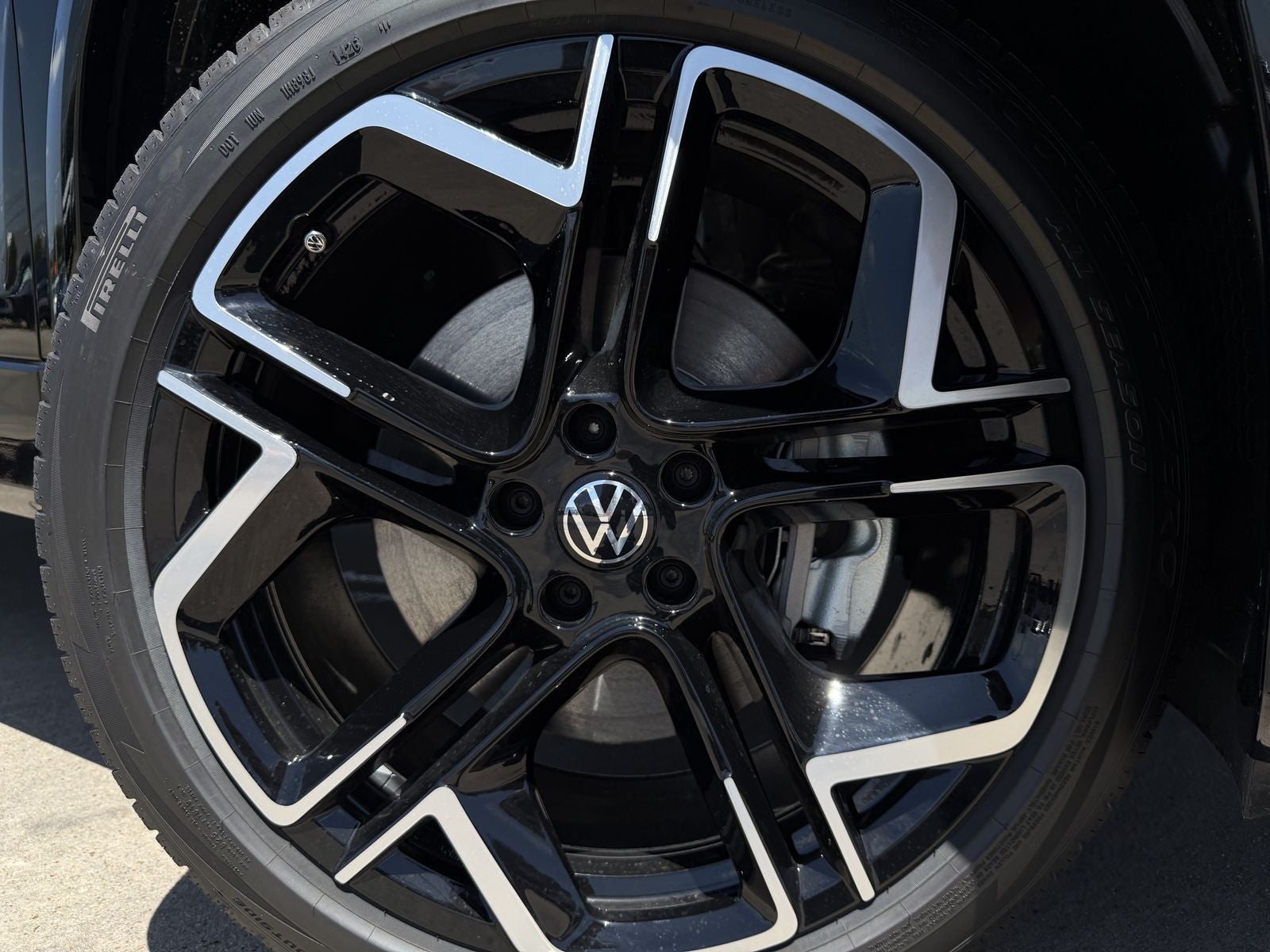 2026 Volkswagen Tiguan 2.0T SEL R-Line